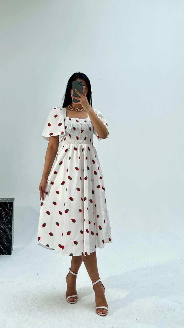 Göğüs Gipeli Çilek Desenli Kare Yaka Midi Boy Elbise