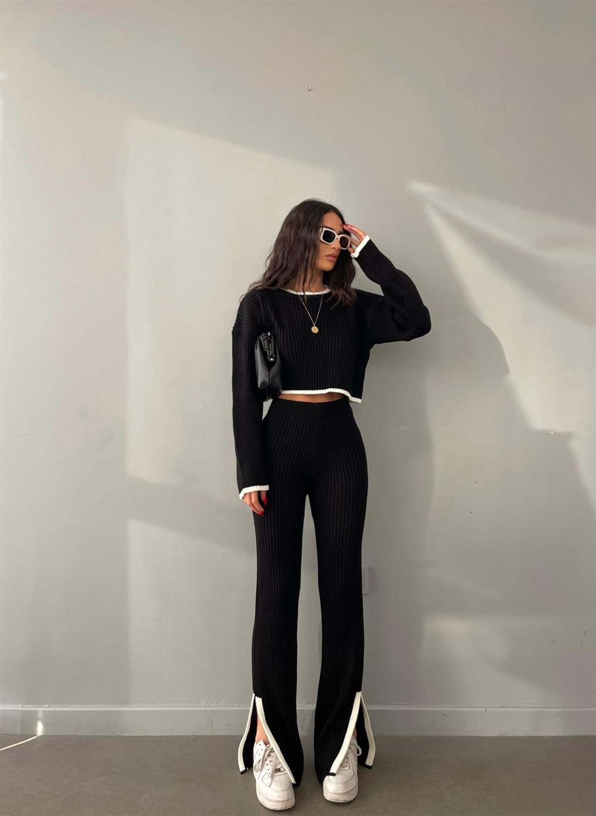 Paçası Yırtmaç Detaylı Triko Takım - SİYAH