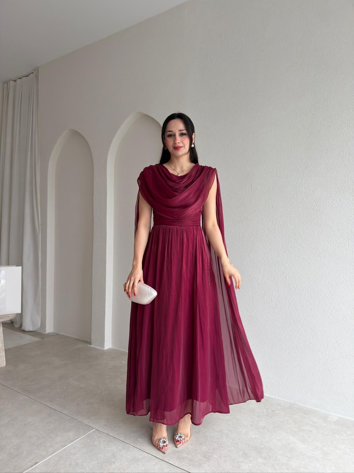Pelerin Detaylı Şifon Abiye Elbise – Bordo
