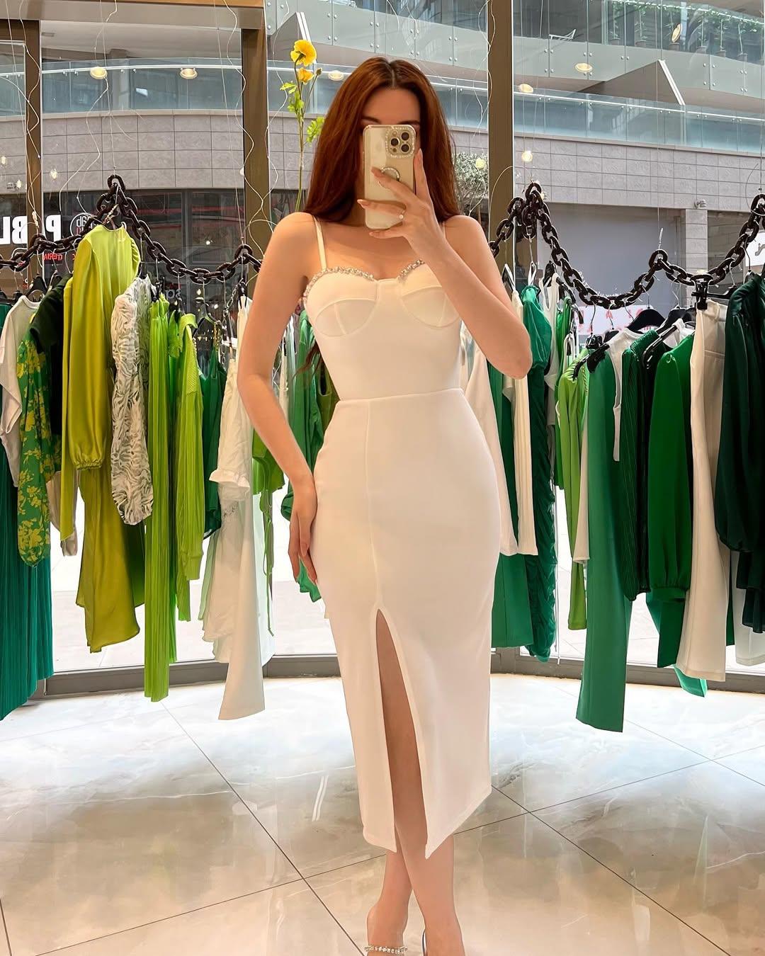 Taş Detaylı Yırtmaçlı Gloplu Midi Boy Elbise - BEYAZ