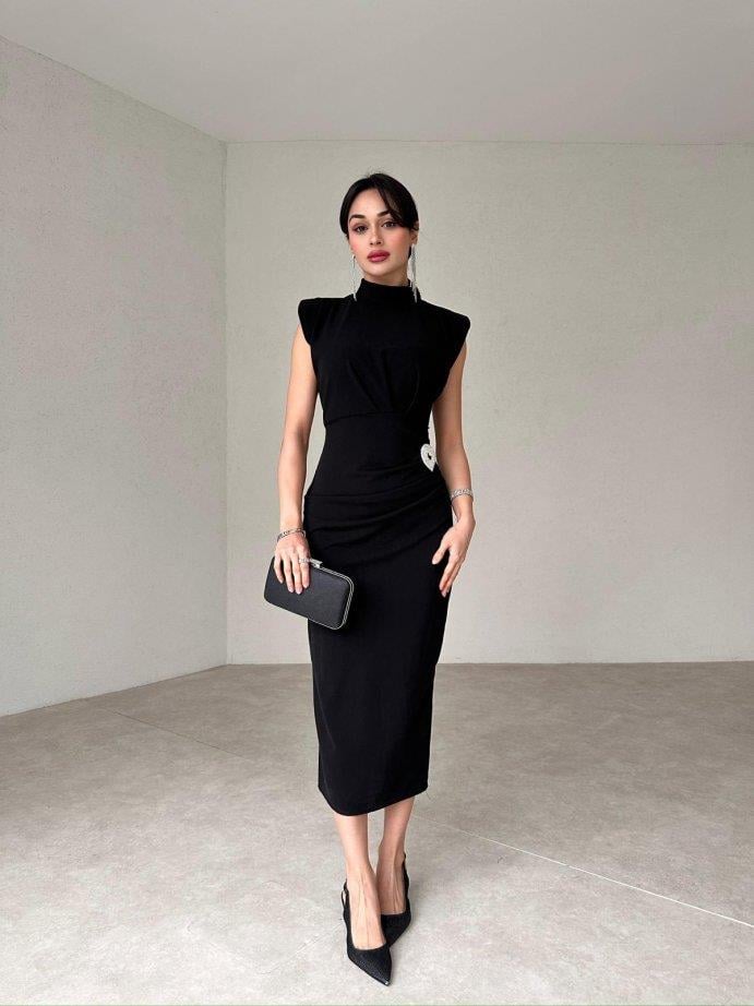 Yarım Boğazlı Drape Detaylı Kolsuz Beli Broş Tokalı Kalem Elbise - SİYAH RENK