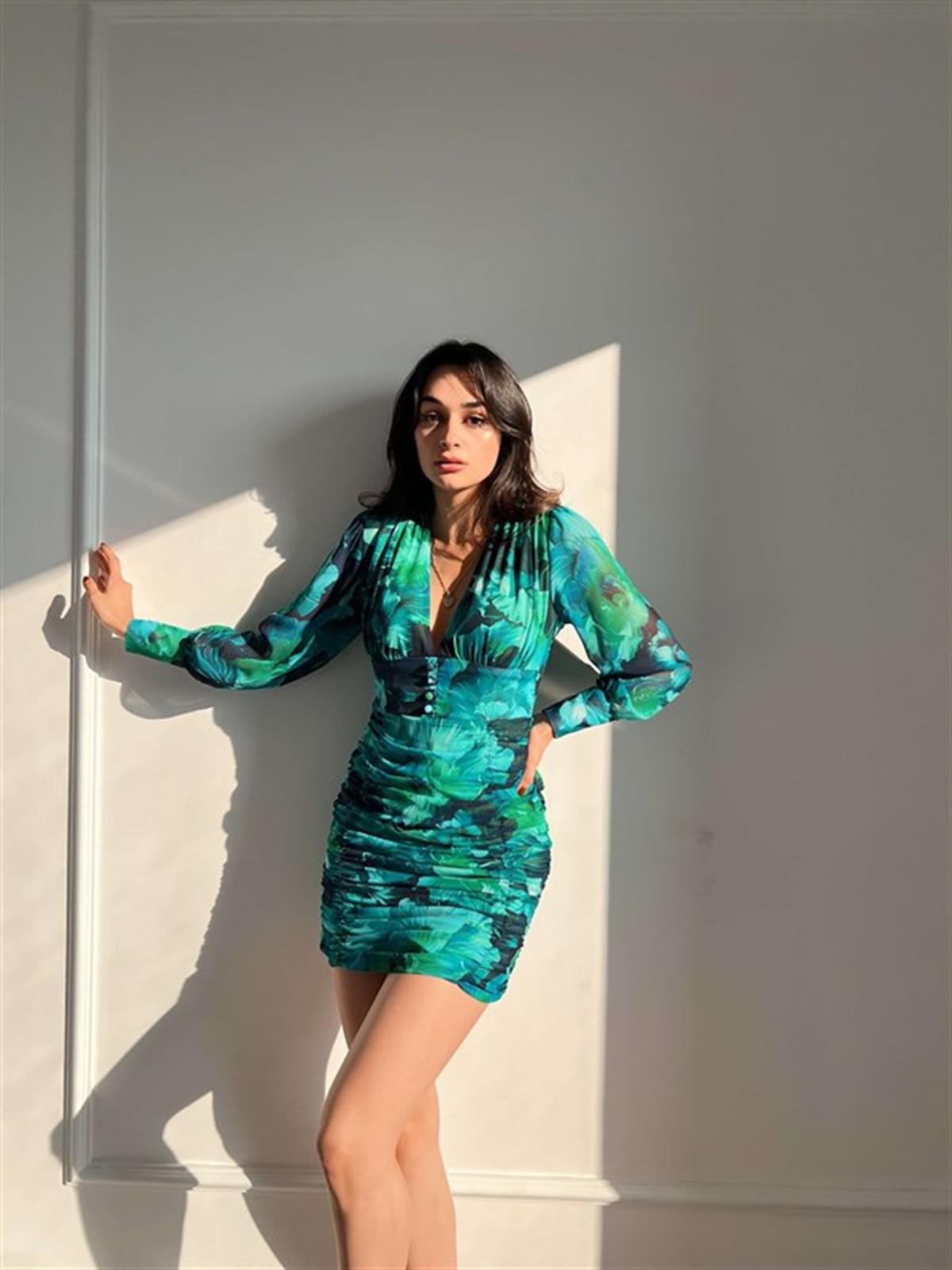 Derin V yaka Desenli Uzunkol Drapeli Mini Kadın Elbise - YEŞİL