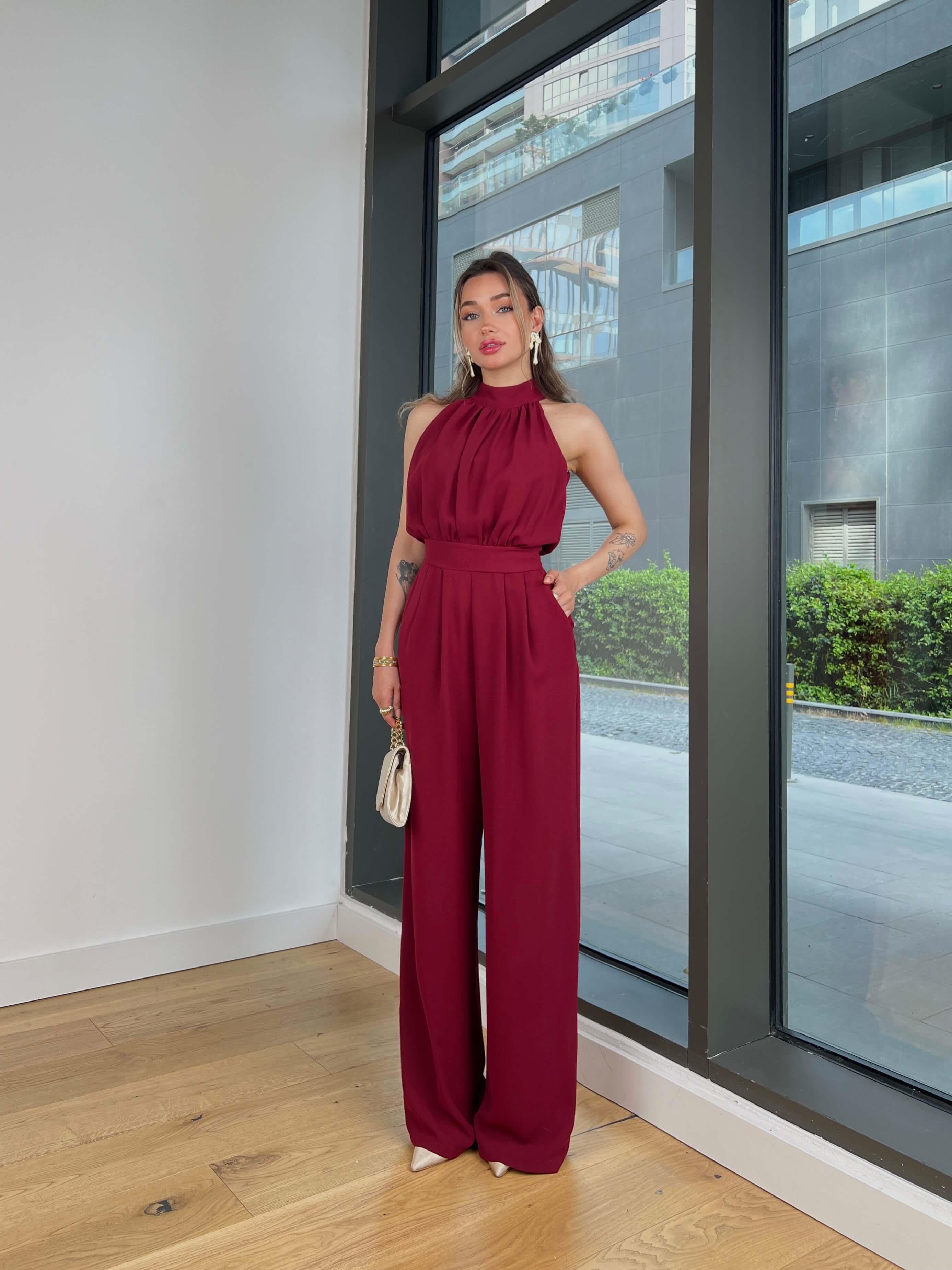 Halter Yaka Kolsuz Drapeli Plazzo Model Belden Oturtmalı Cepli Bol Paça Uzun Tulum - BORDO RENK · 5