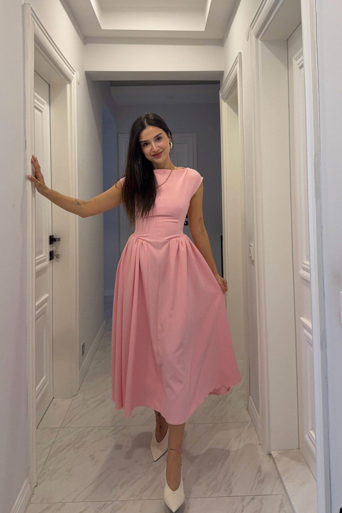 Kare Yaka Sırt Dekolteli Pliseli Belden Oturmalı Balon Uzun Elbise - PEMBE