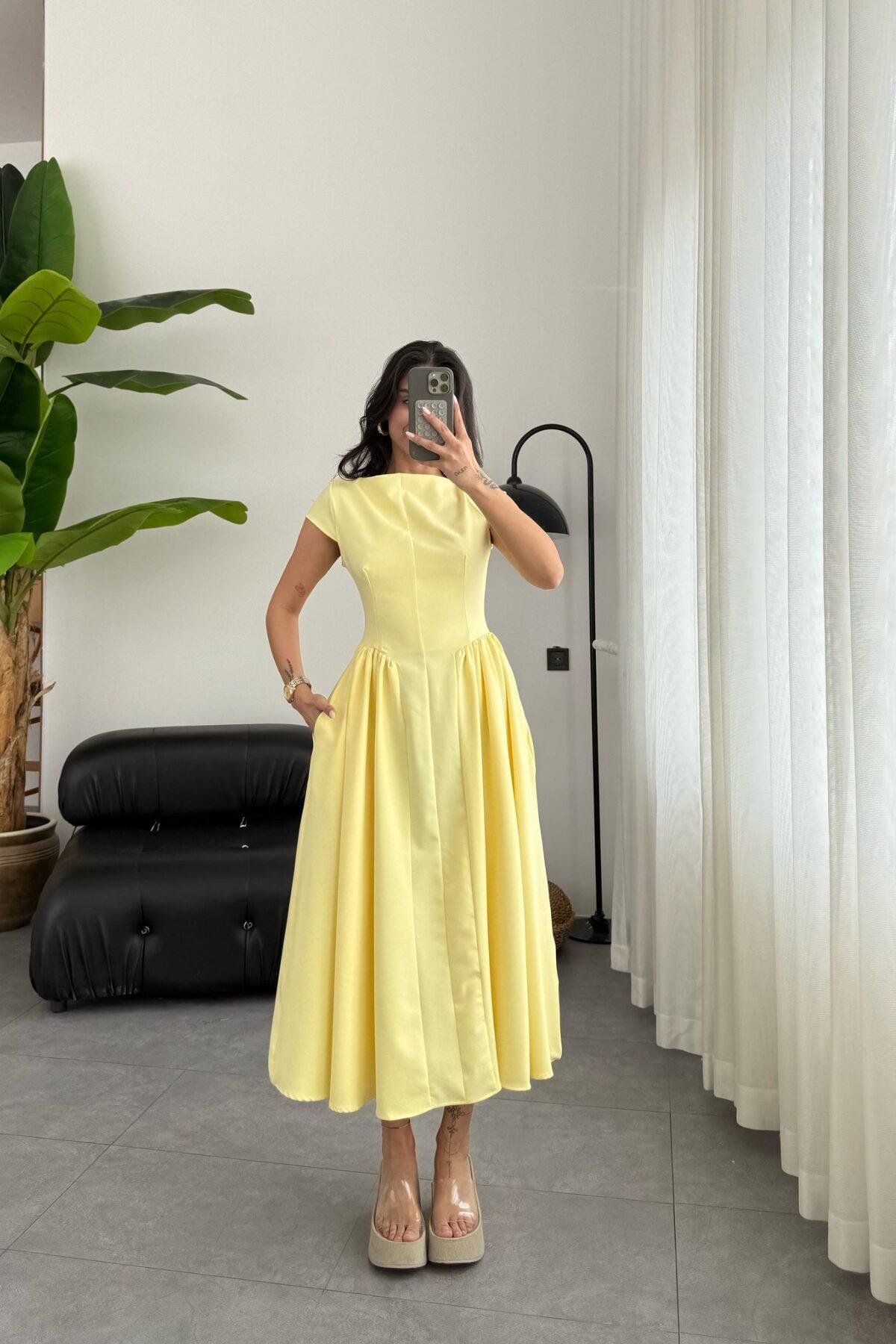 Kare Yaka Sırt Dekolteli Pliseli Belden Oturmalı Balon Uzun Elbise - SARI