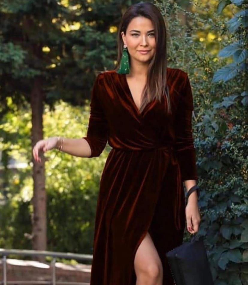 Kruvaze Yaka Yırtmaçlı Kadife Midi Boy Elbise - BORDO · 2