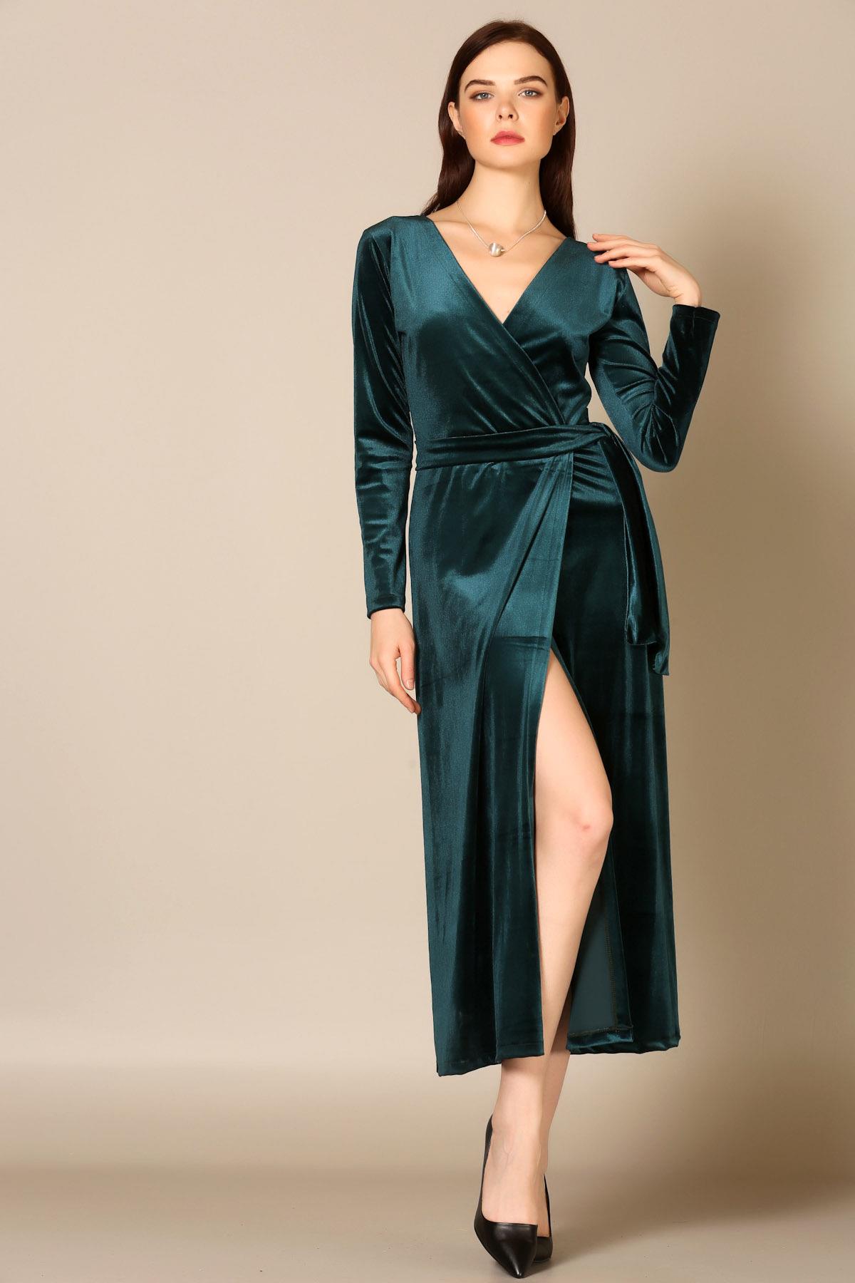 Kruvaze Yaka Yırtmaçlı Kadife Midi Boy Elbise - ZÜMRÜT YEŞİLİ