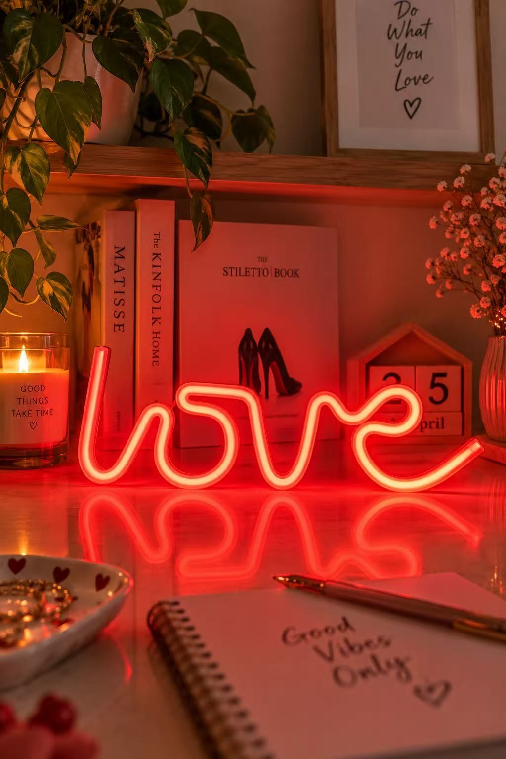 Neon Love Kırmızı