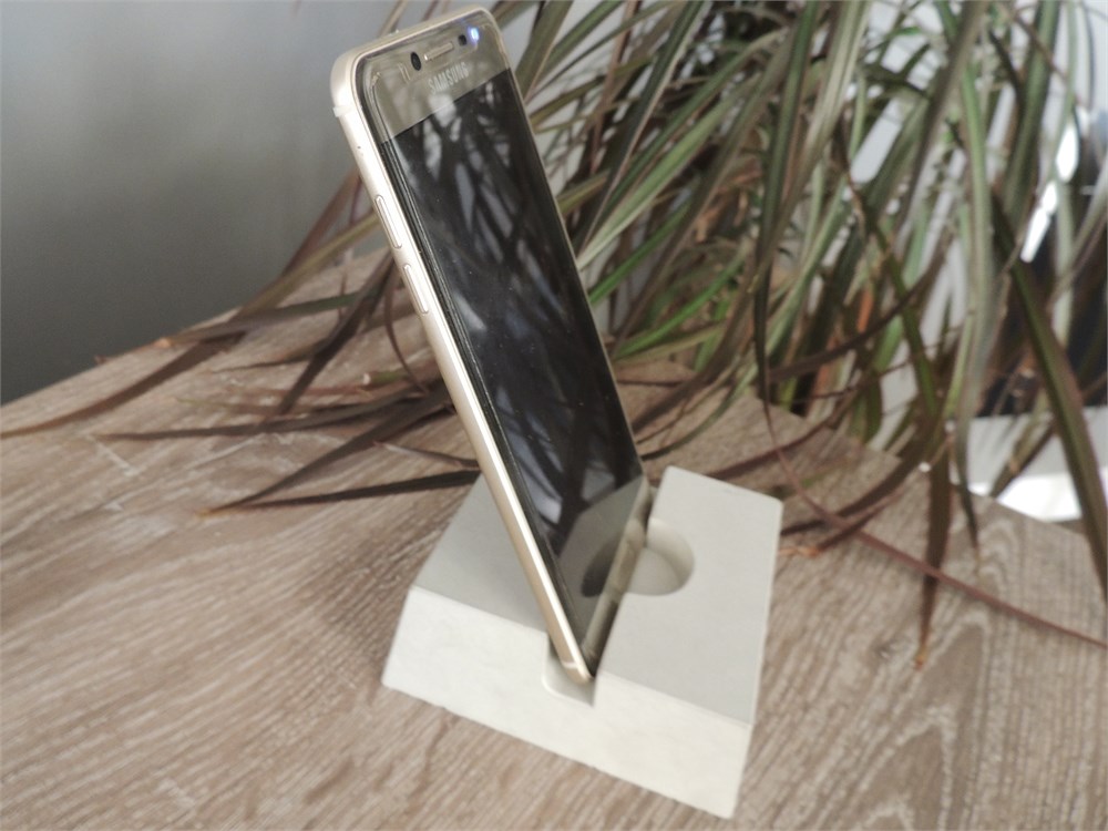 Beton Telefon Tutucu