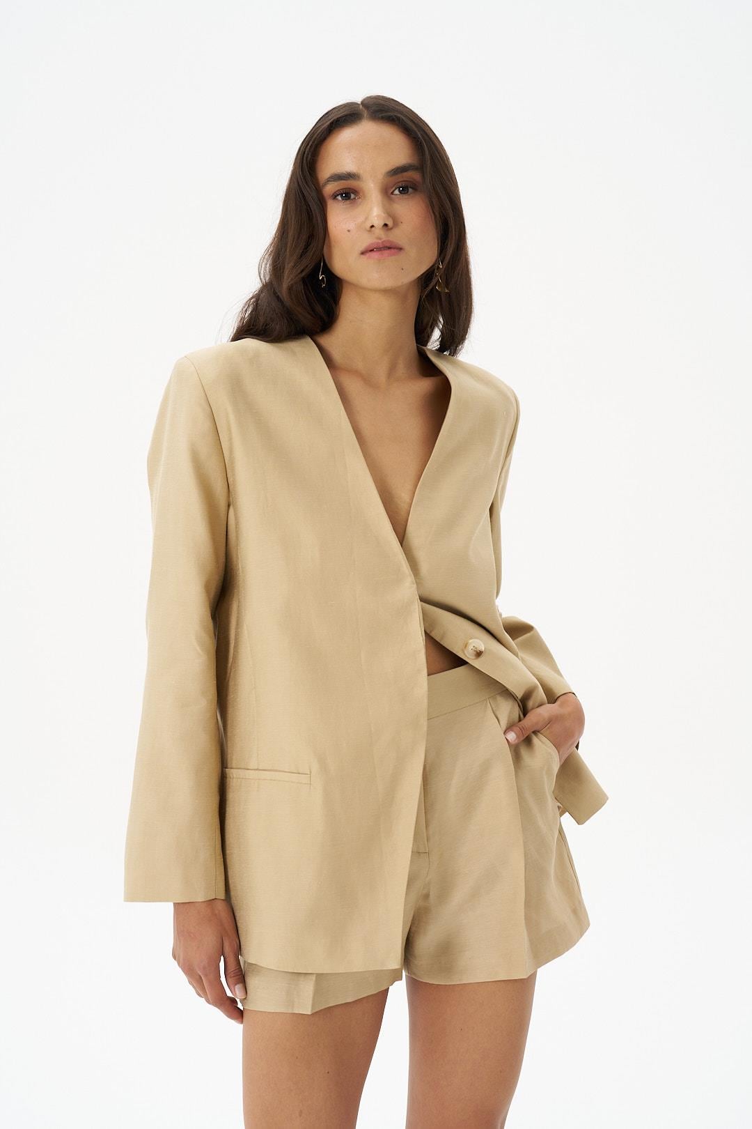 Bej Keten Sırt Dekolteli Ceket