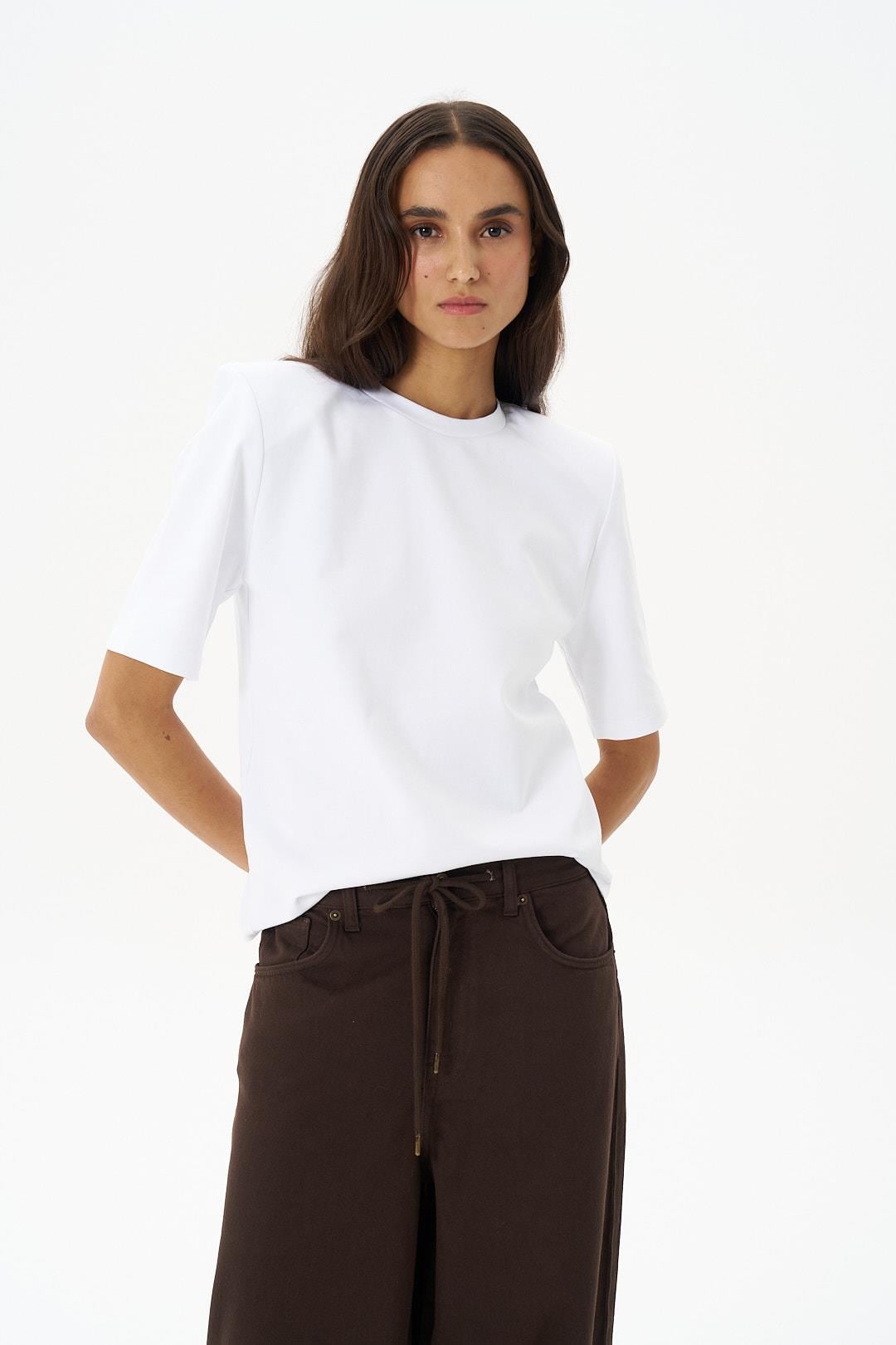 Beyaz Vatkalı Kısa Kol Tshirt