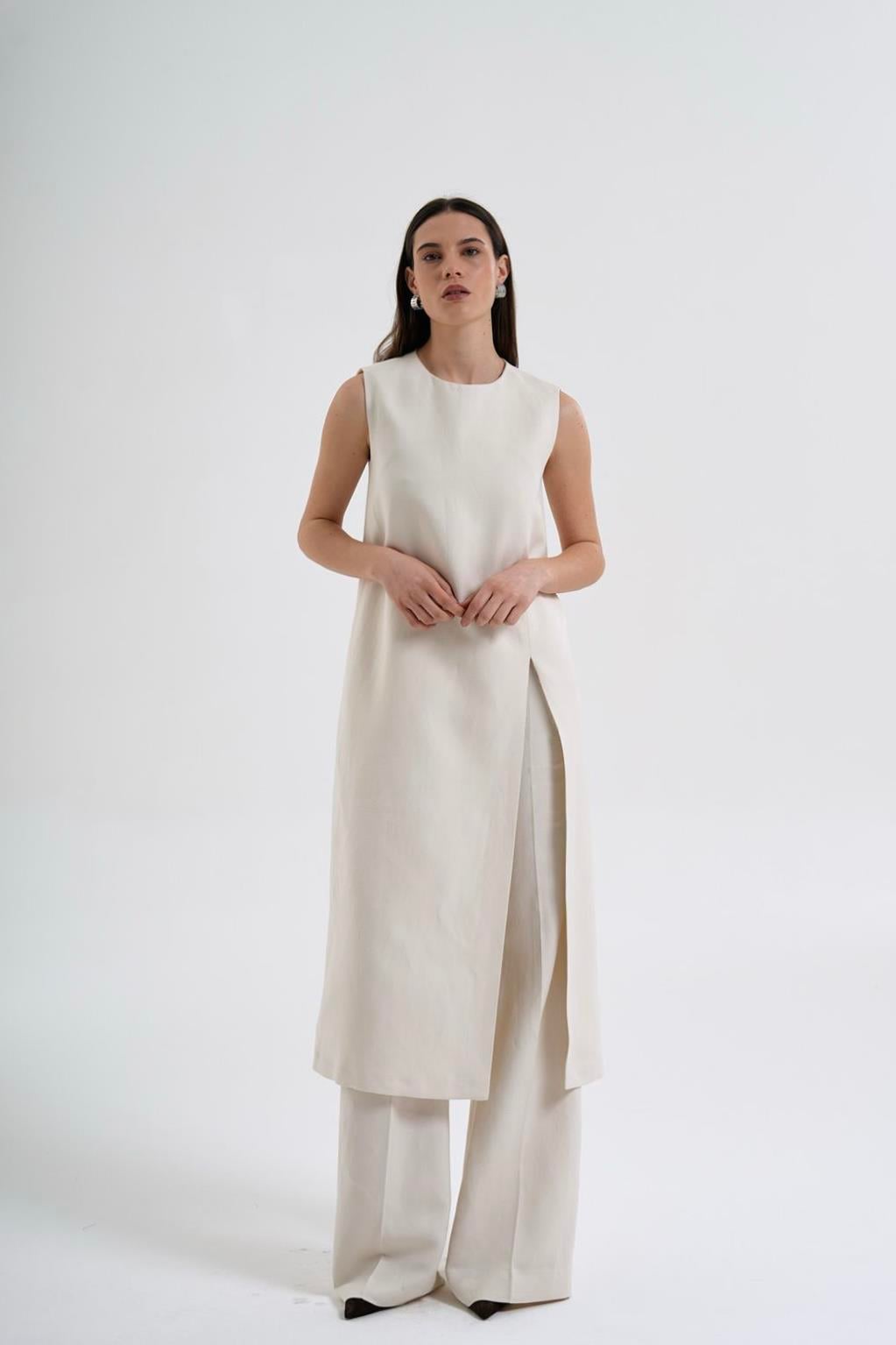 Ekru Yırtmaç Detaylı Keten Uzun Tunik