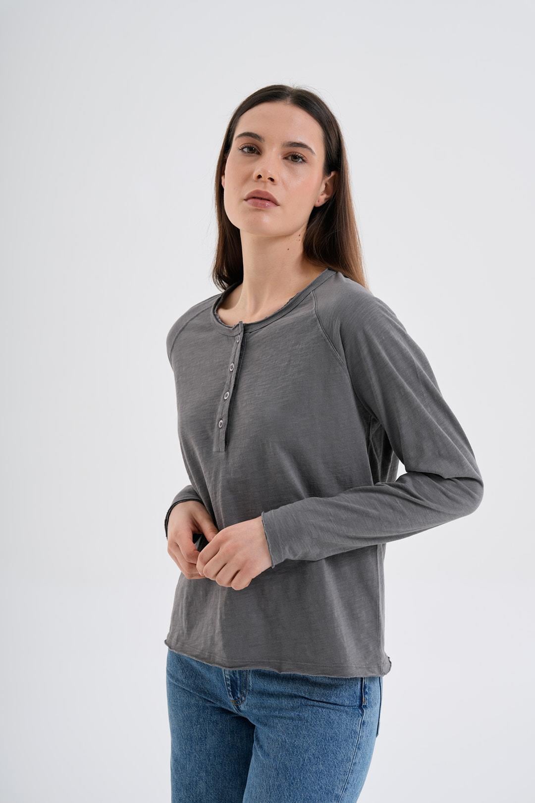 Gri Soluk Efektli Flamlı Uzun Kol Tshirt