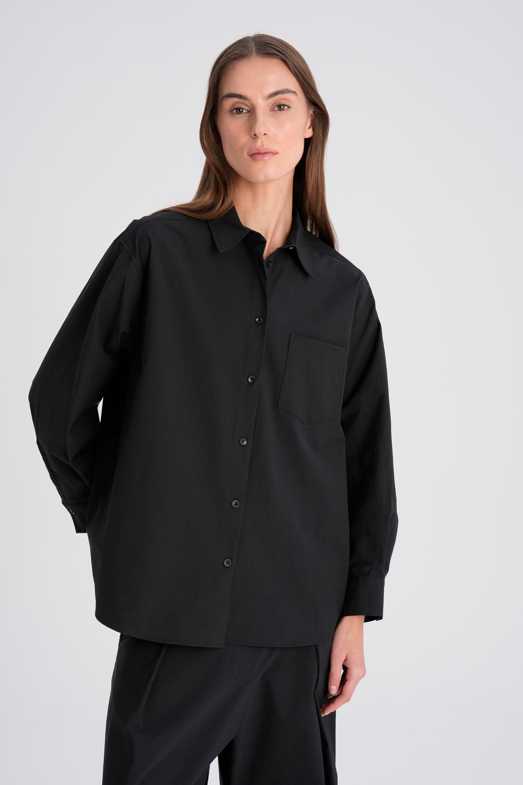 Siyah Oversize Teknik Kumaş Gömlek