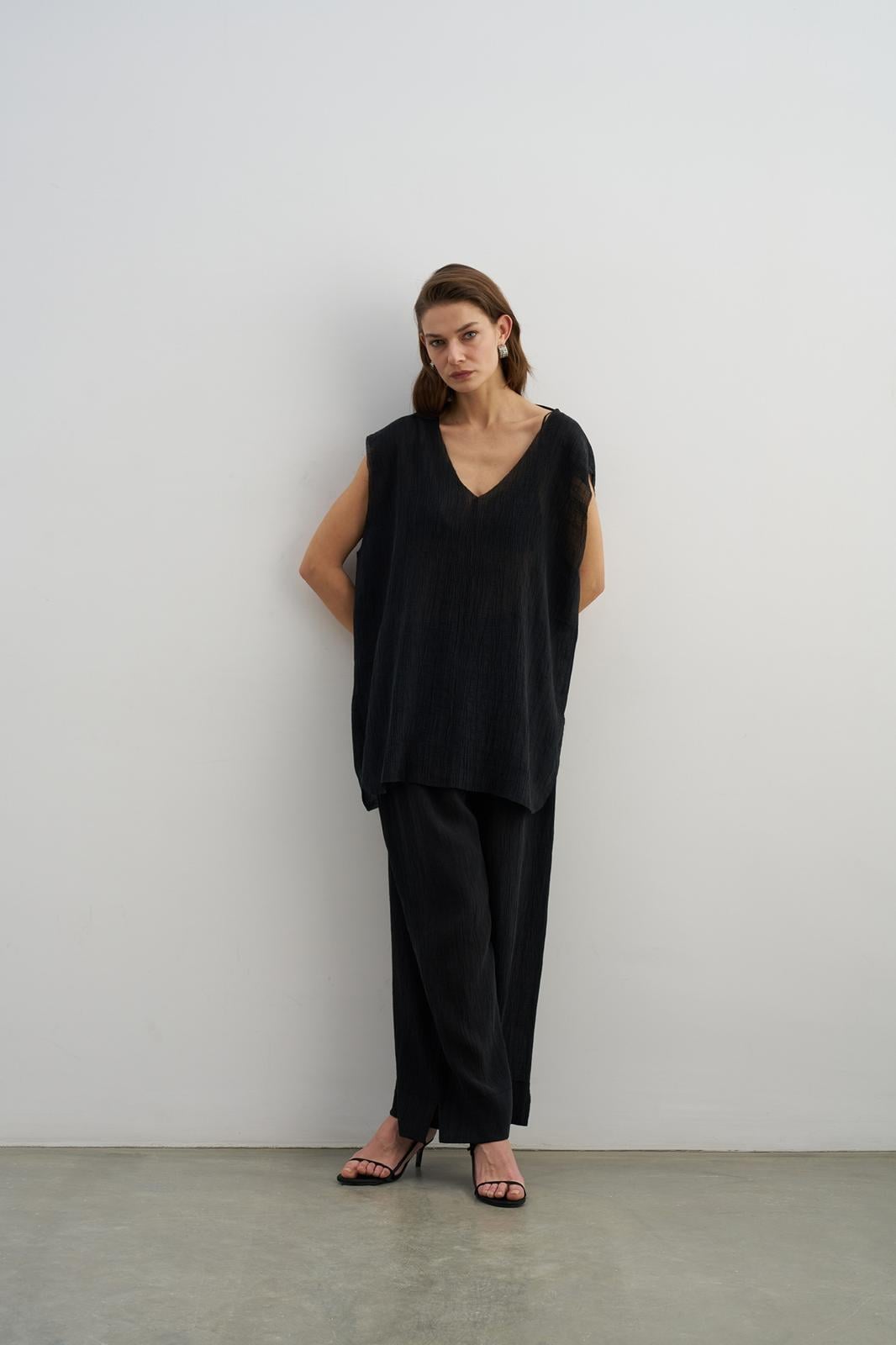 Siyah V Yaka Tencel Oversize Bluz