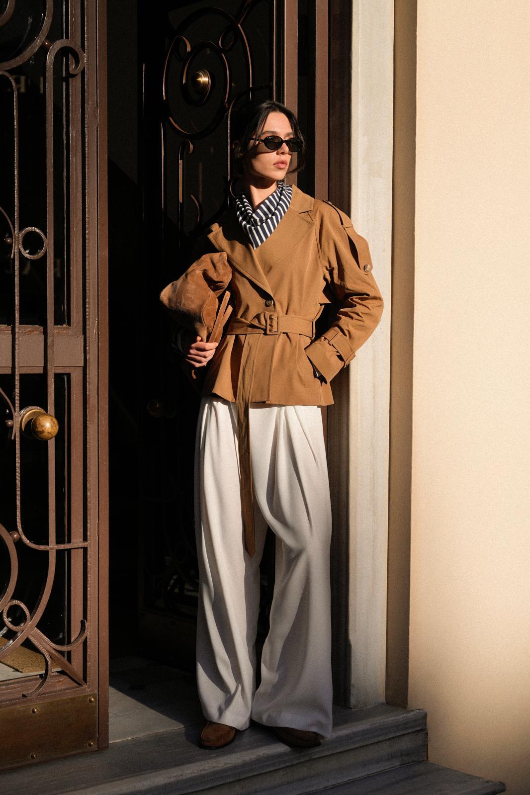 Camel Vatkalı Kısa Trenchcoat