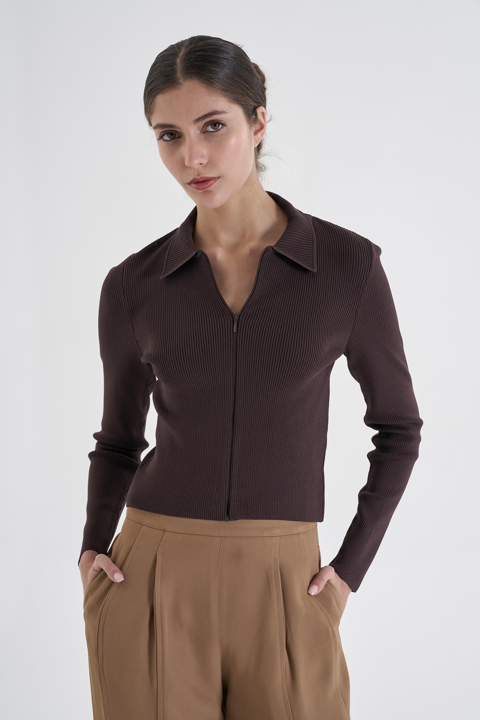 Kahverengi Polo Yaka Fitted Kısa Hırka