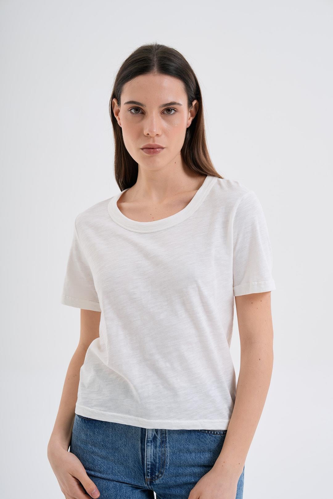 Kırık Beyaz Bisiklet Yaka Flamlı Kısa Kol Tshirt
