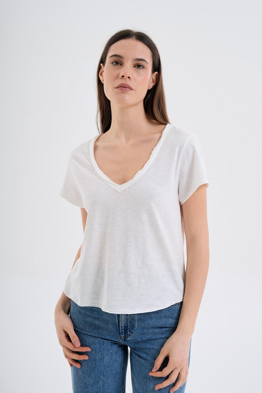 Kırık Beyaz V Yaka Flamlı Tshirt