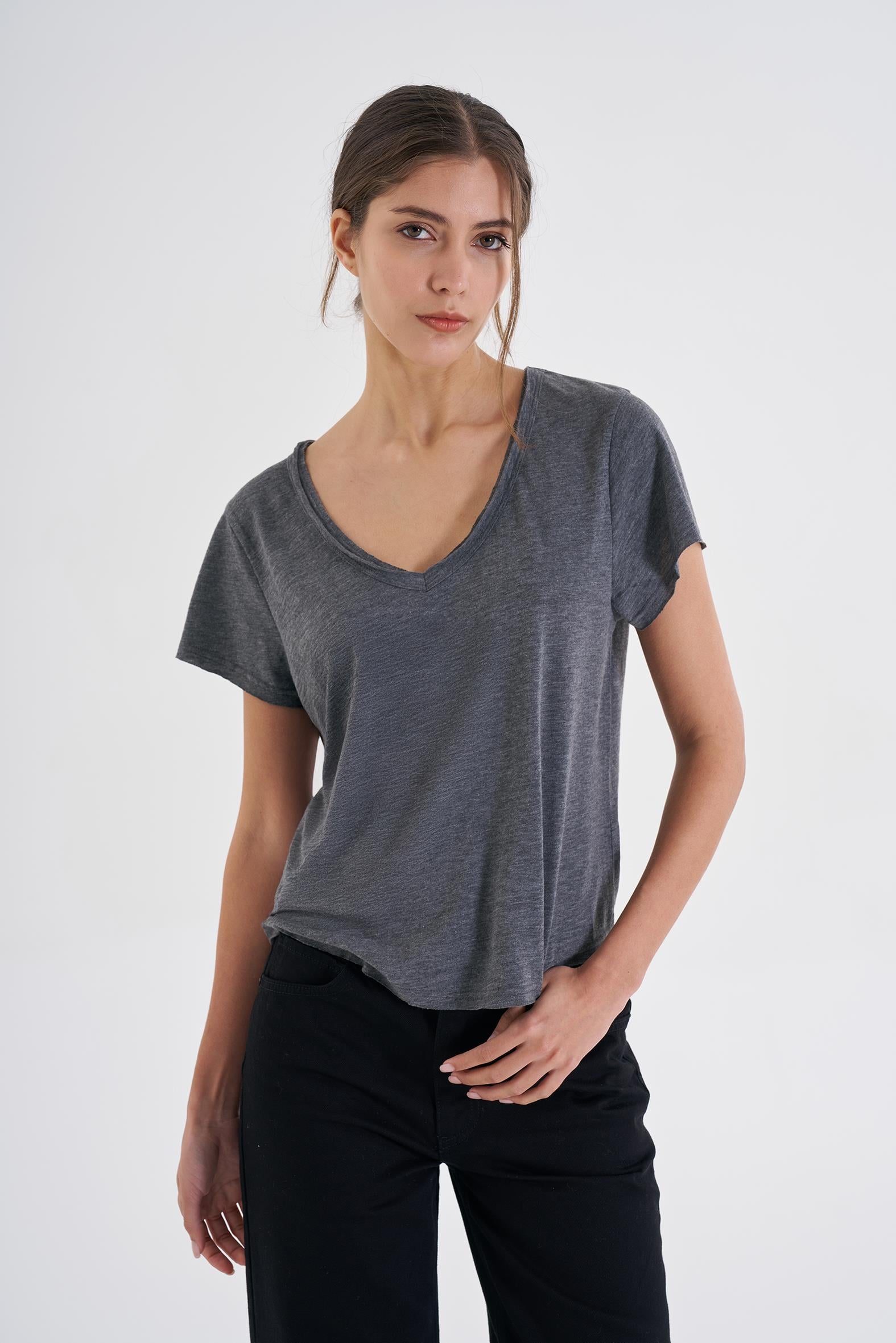 Koyu Gri Melanj V Yaka Flamlı Tshirt