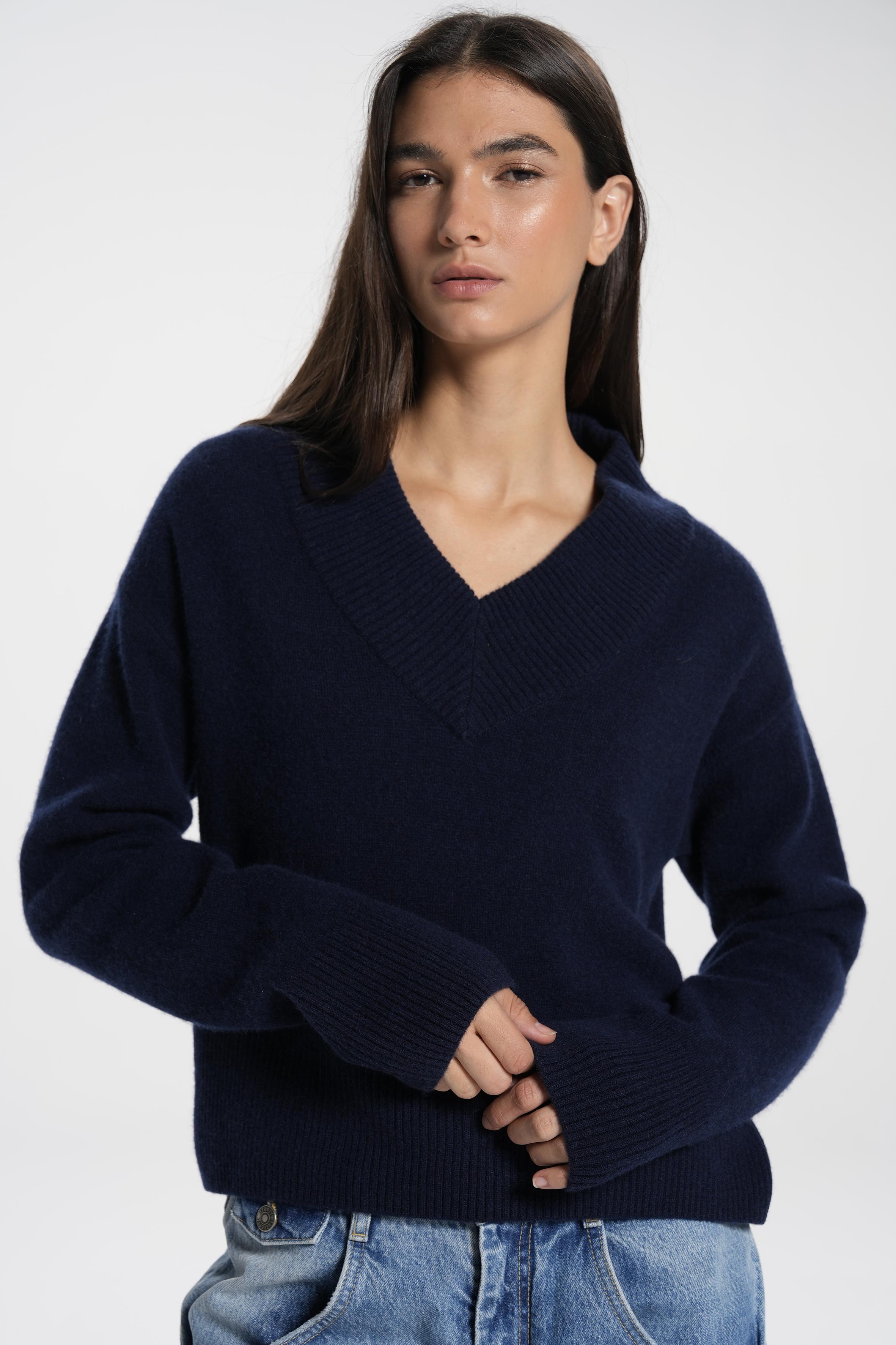 Lacivert Kalın V Yaka Kazak