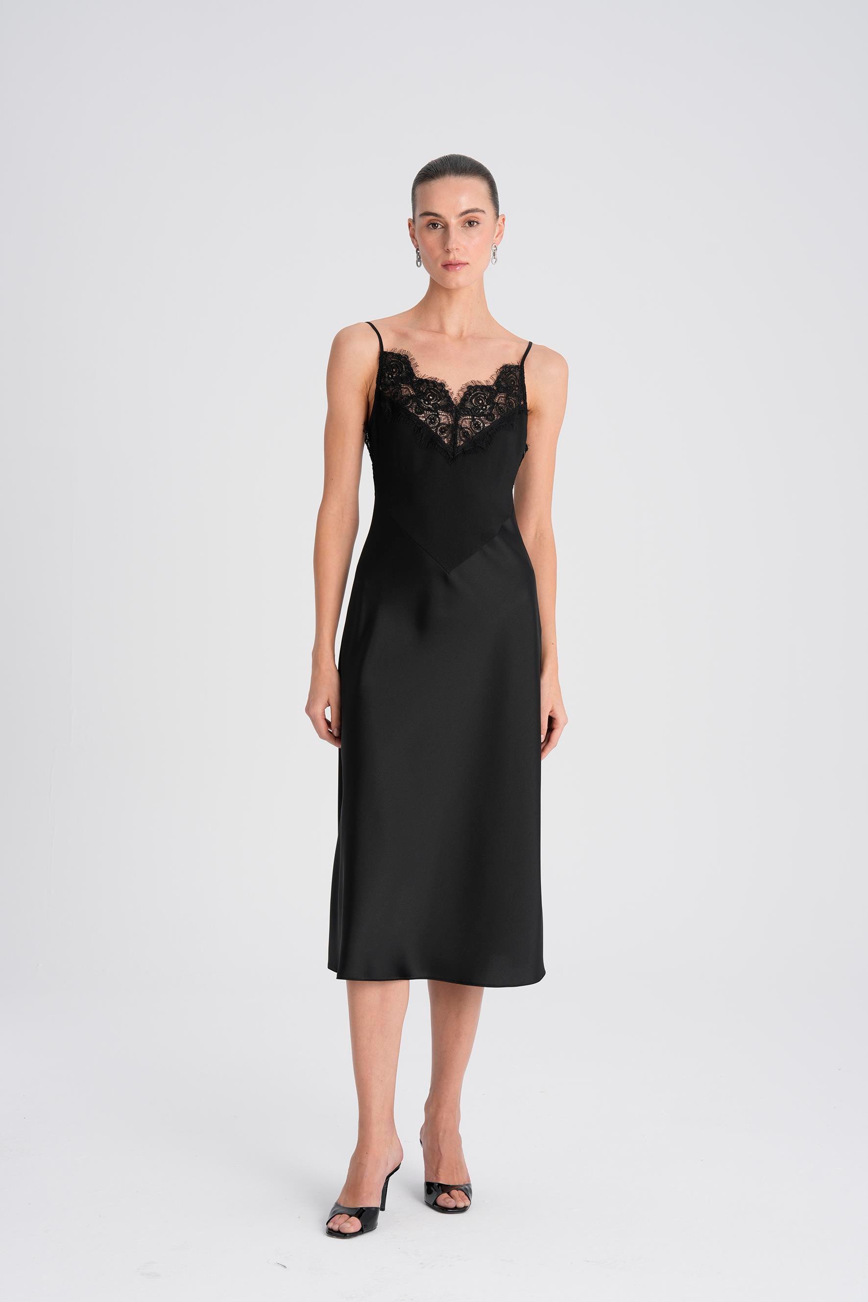 Siyah Dantel Detaylı Saten Midi Elbise