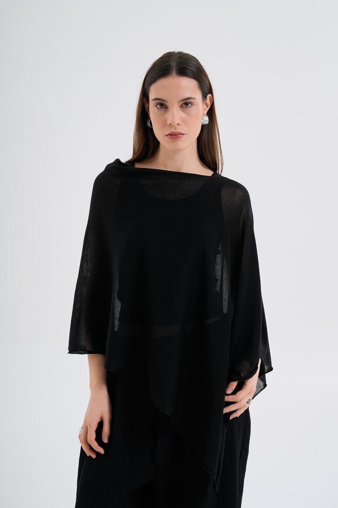 Siyah Kısa Triko Pelerin