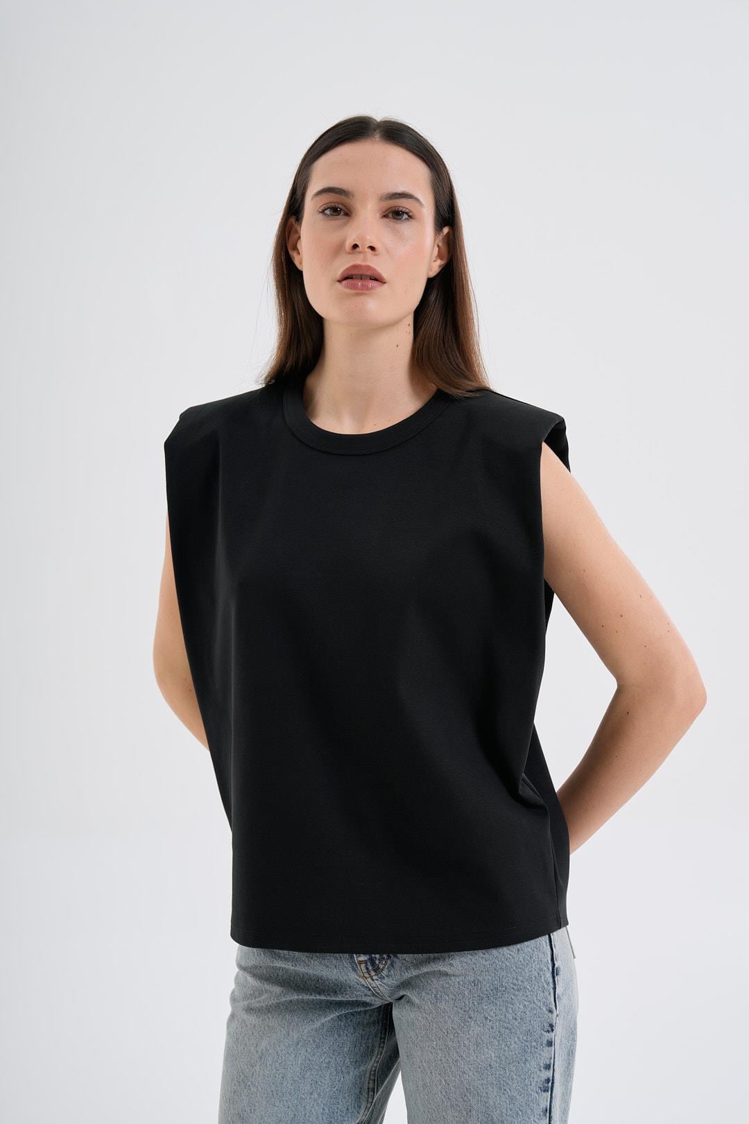 Siyah Vatkalı Kolsuz Tshirt