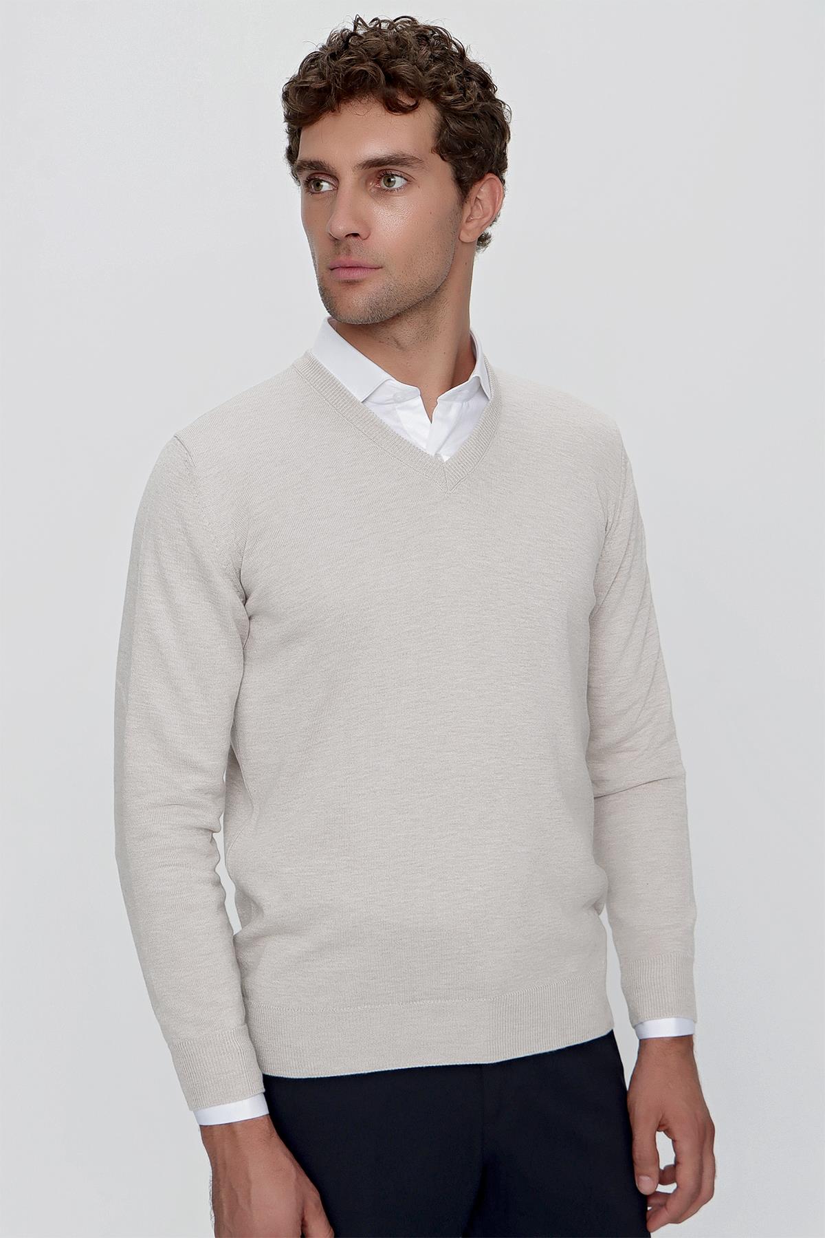 Bej Basic Dinamik Fit Rahat Kesim V Yaka Triko Kazak