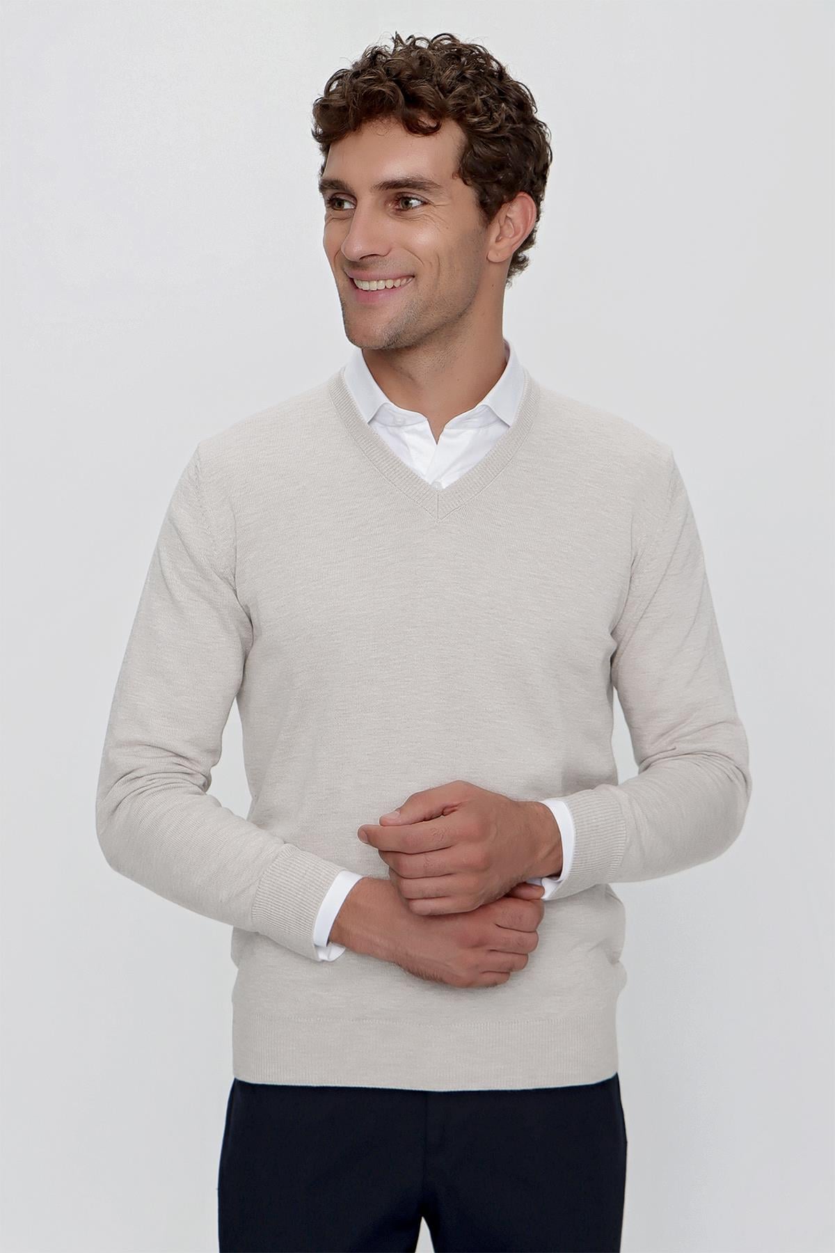 Bej Basic Dinamik Fit Rahat Kesim V Yaka Triko Kazak