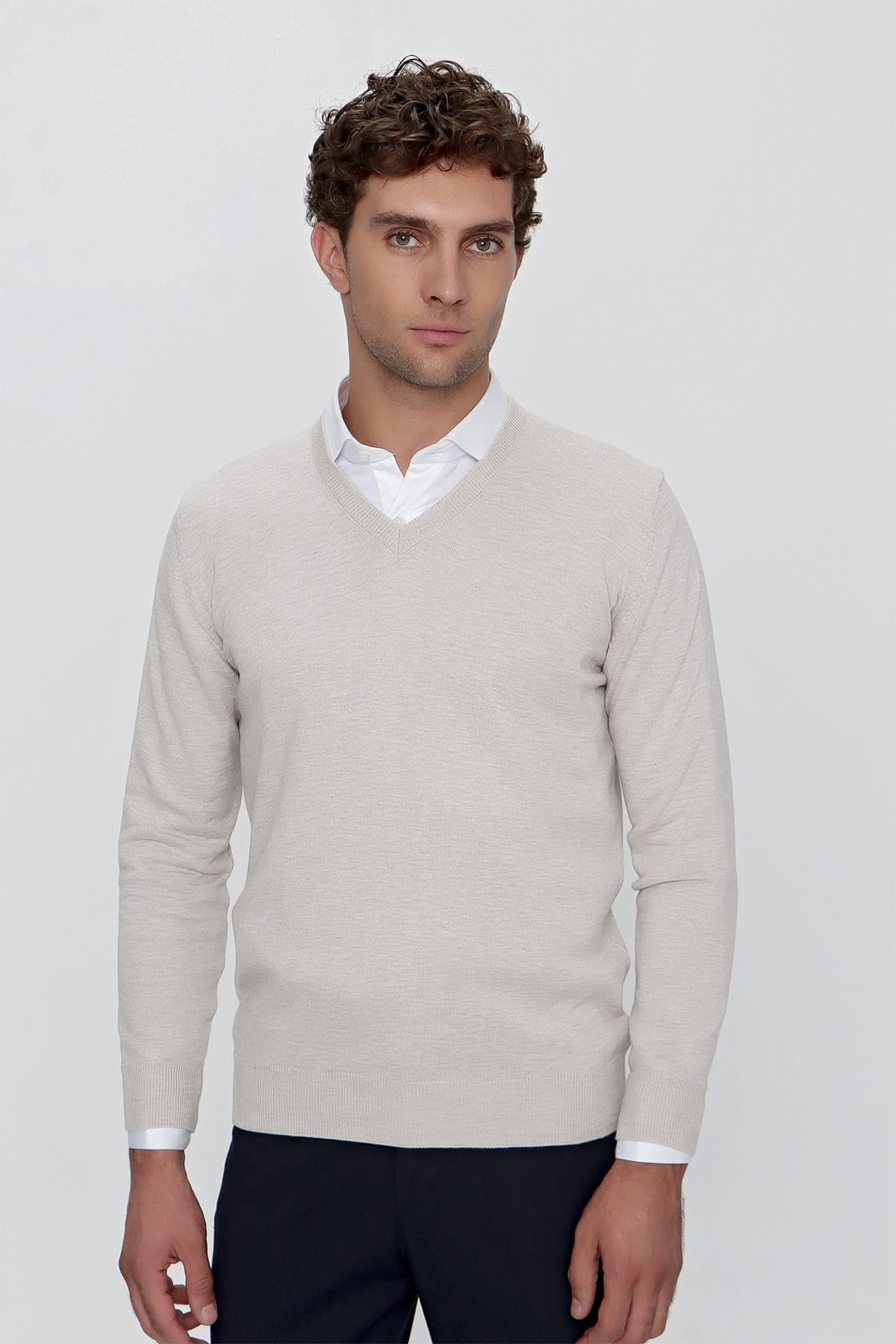 Bej Basic Dinamik Fit Rahat Kesim V Yaka Triko Kazak