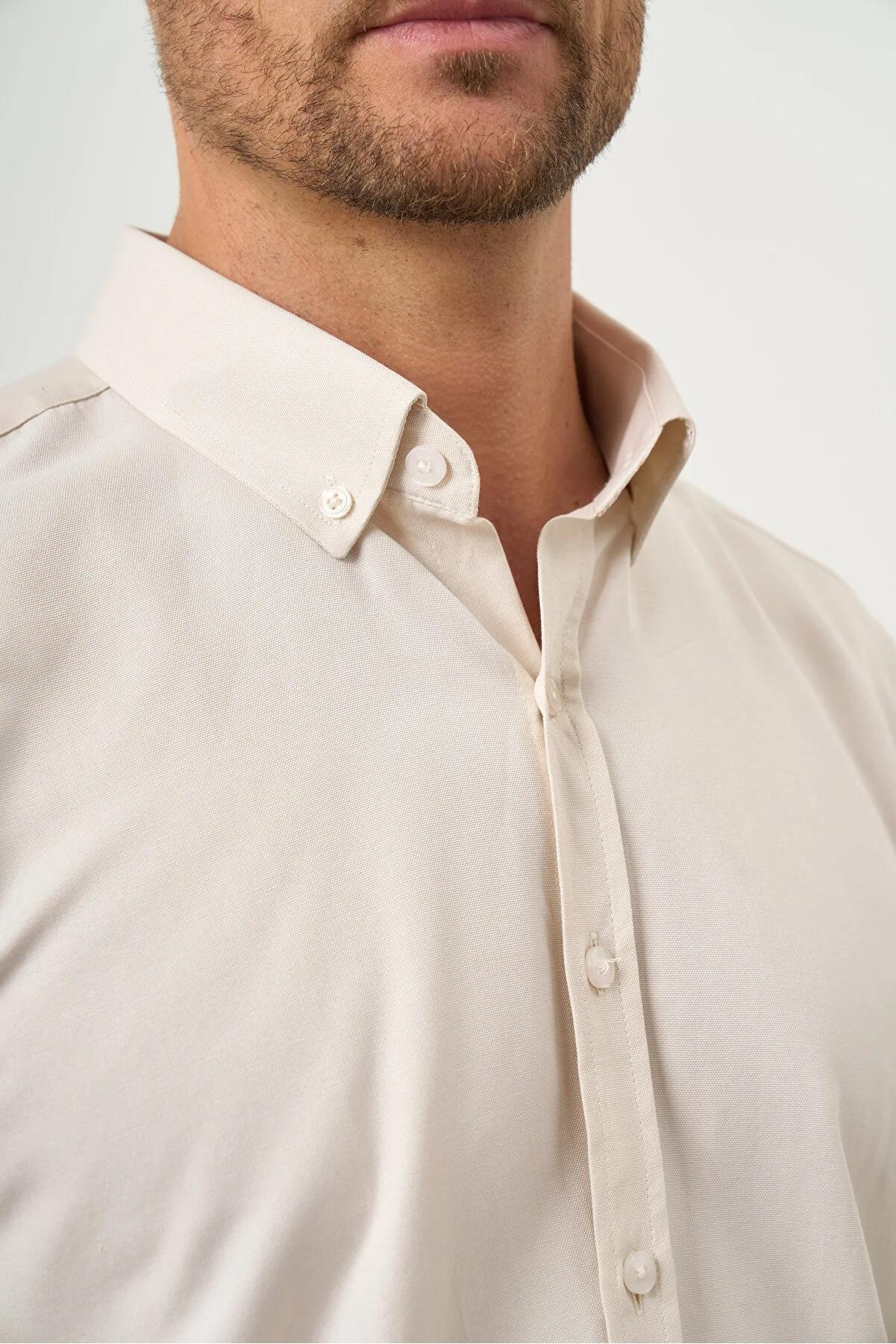 Kremrengi Düğmeli Yaka Kolay Ütülenebilir Oxford Pamuklu Slim Fit Gömlek