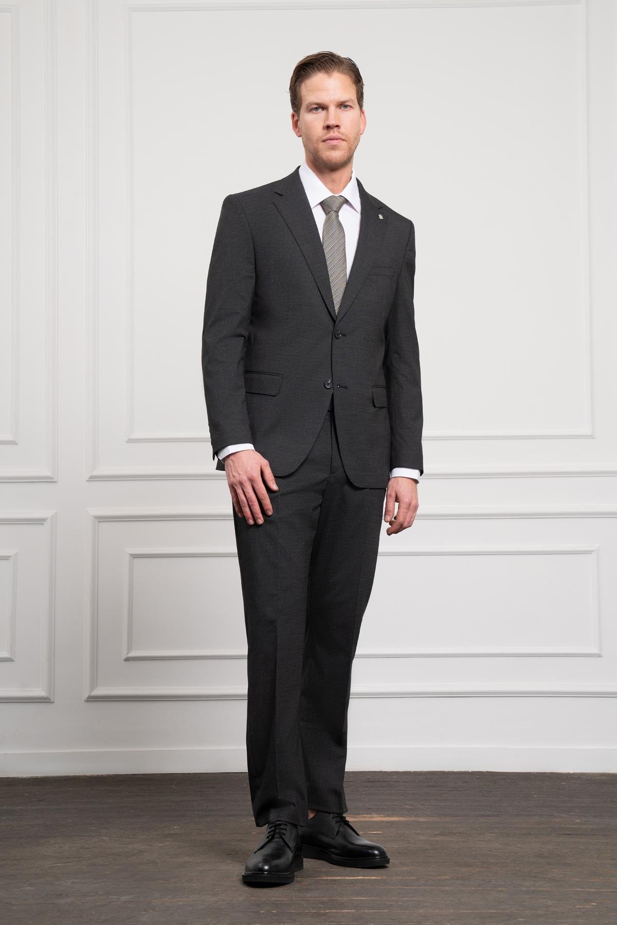 Morven Erkek Antrasit Trend Yünlü Dynamic Fit Rahat Kesim Mono Yaka Takım Elbise