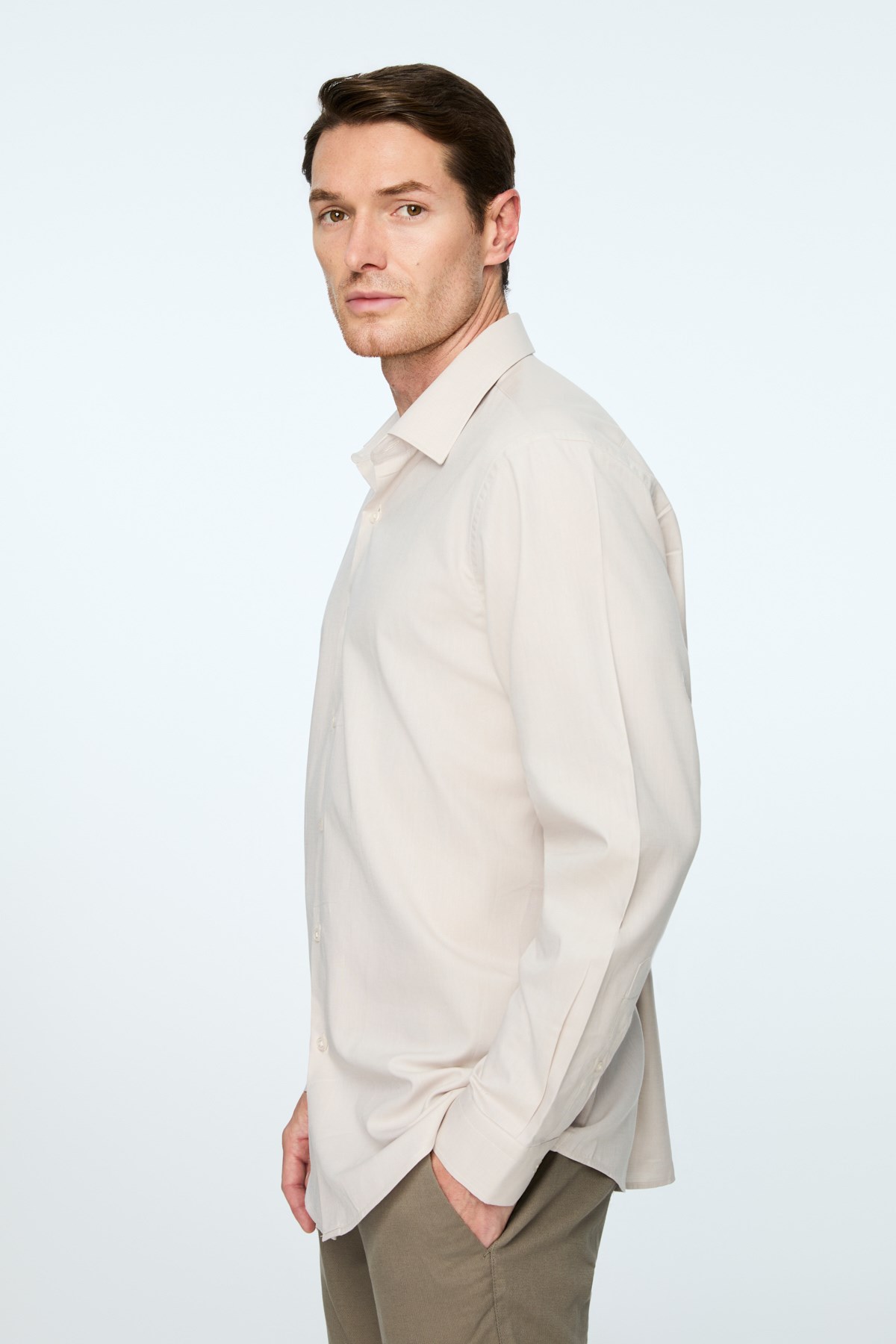 Morven Erkek Bej Basic Regular Fit Sert Yaka Gömlek