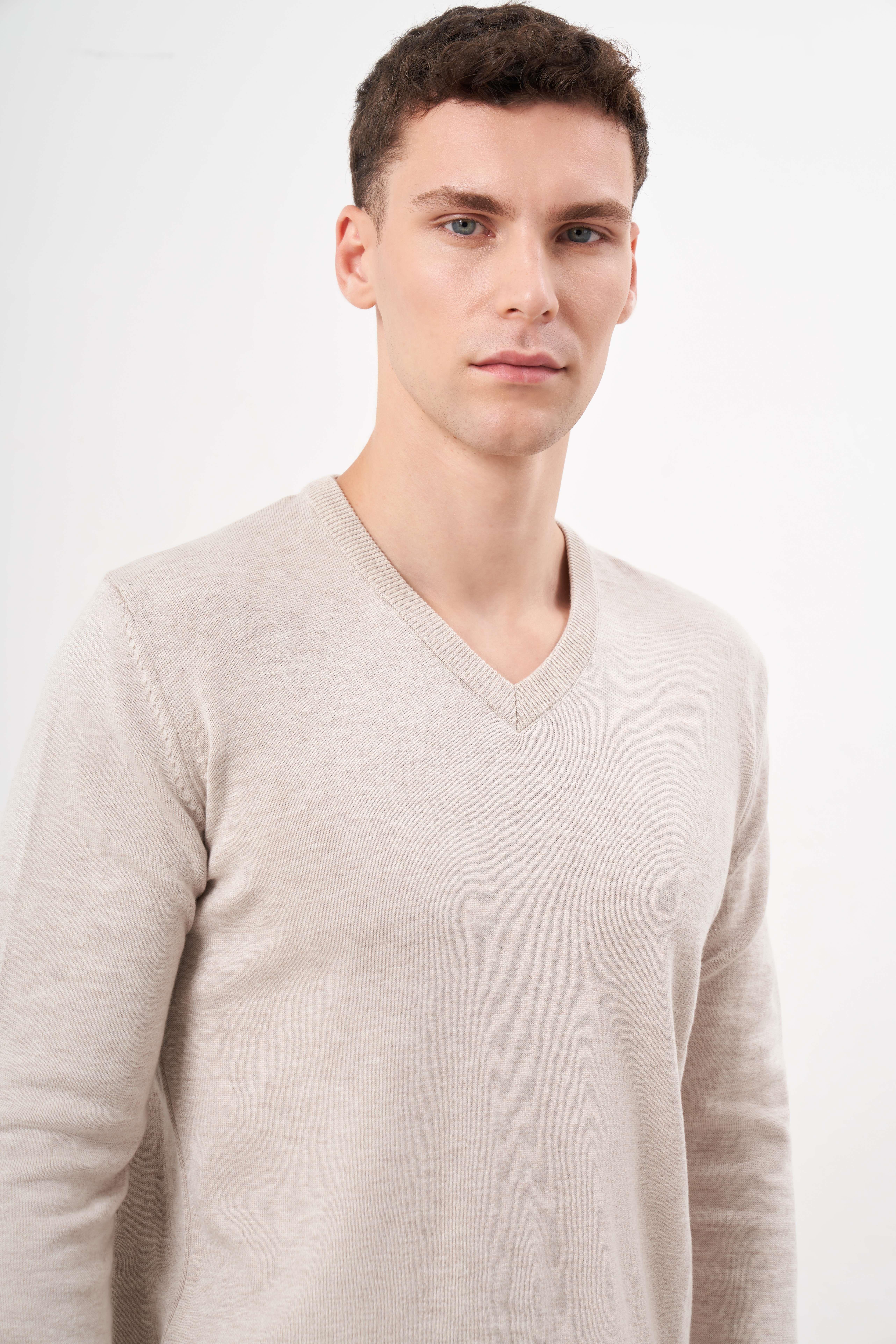 Morven Erkek Bej Basic V Yaka Dynamic Fit Rahat Kesim Triko