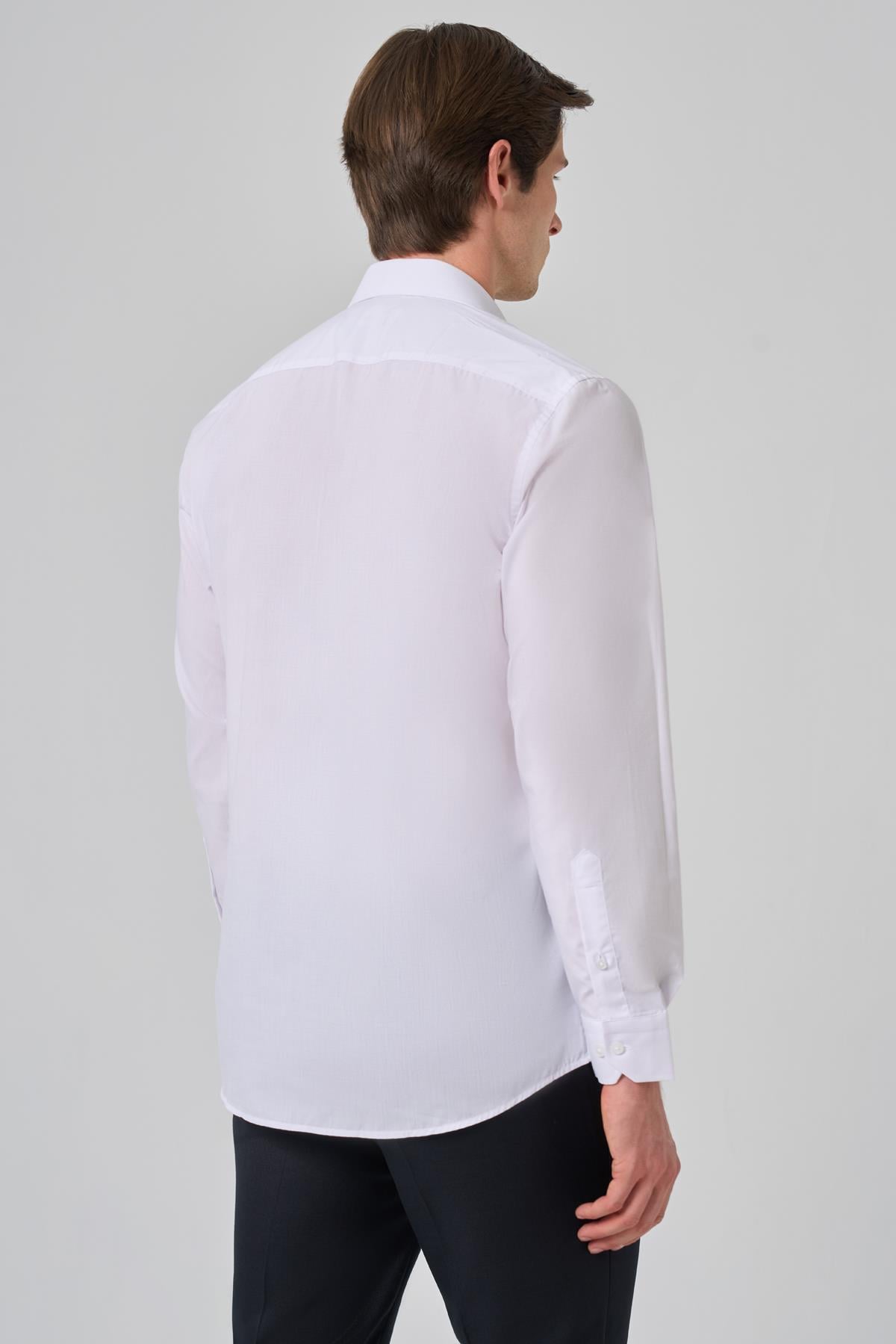 Morven Erkek Beyaz Basic Regular Fit Sert Yaka Cepli Gömlek