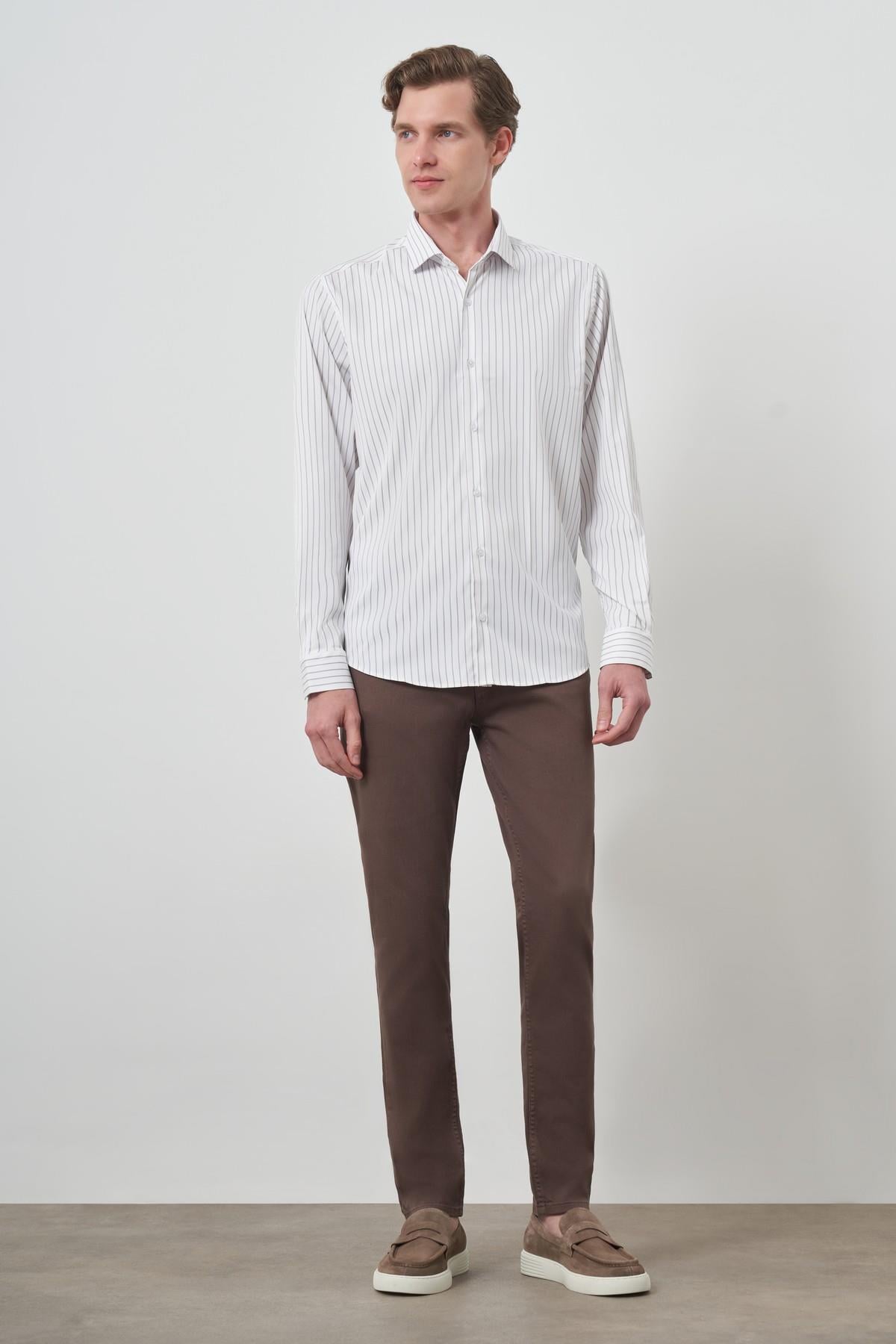 Morven Erkek Beyaz Trend Çizgili Slim Fit İtalyan Yaka Gömlek