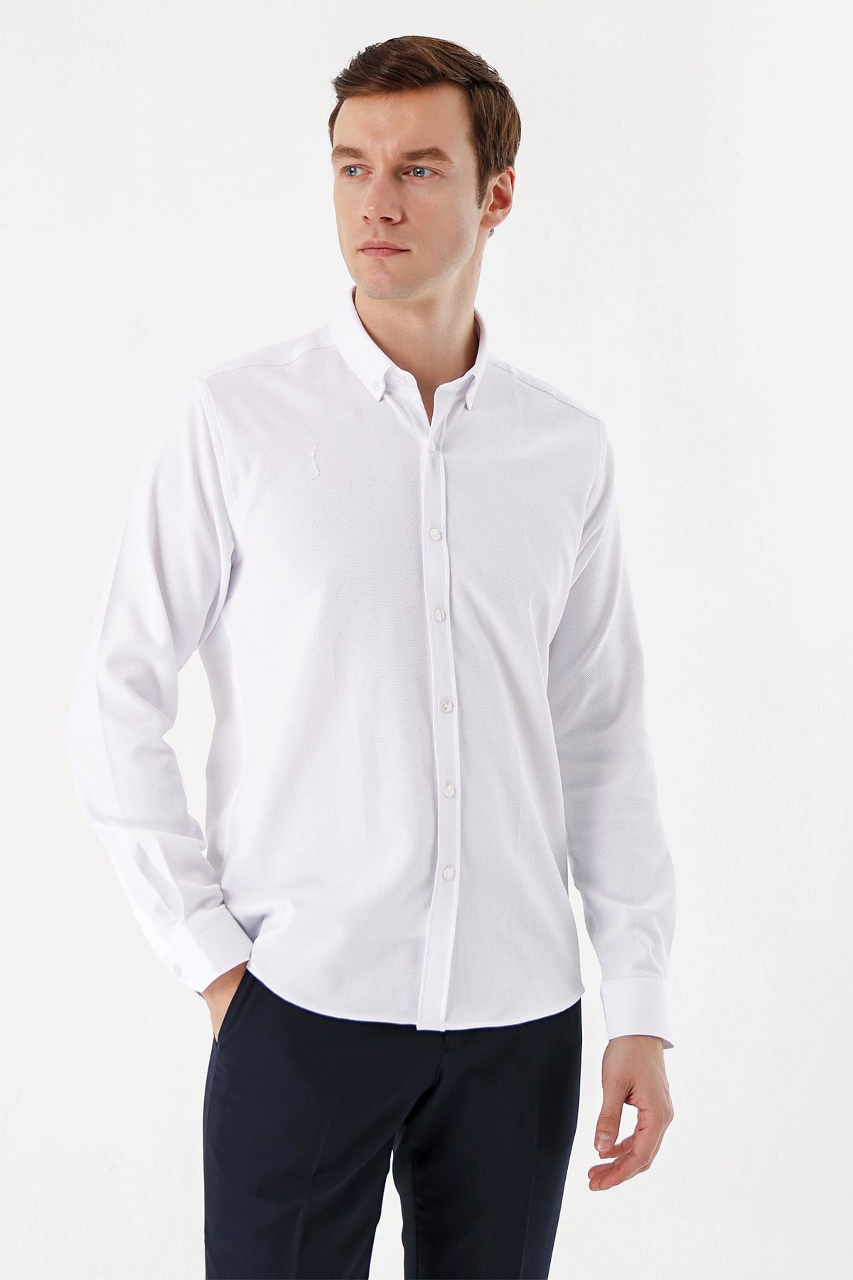 Morven Erkek Beyaz Trend Jakar Desen Düğmeli Yaka Slim Fit Gömlek