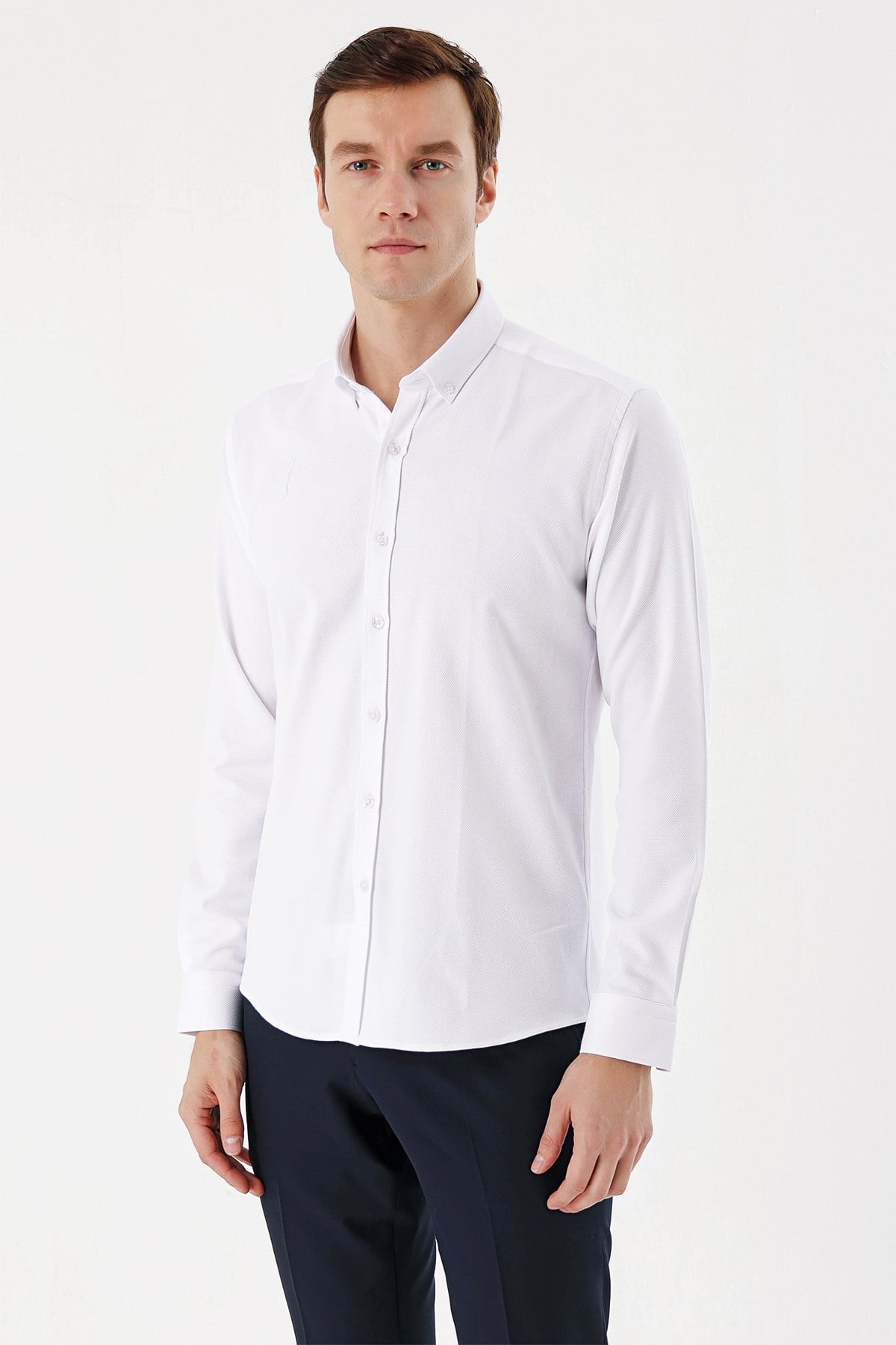 Morven Erkek Beyaz Trend Jakar Desen Düğmeli Yaka Slim Fit Gömlek