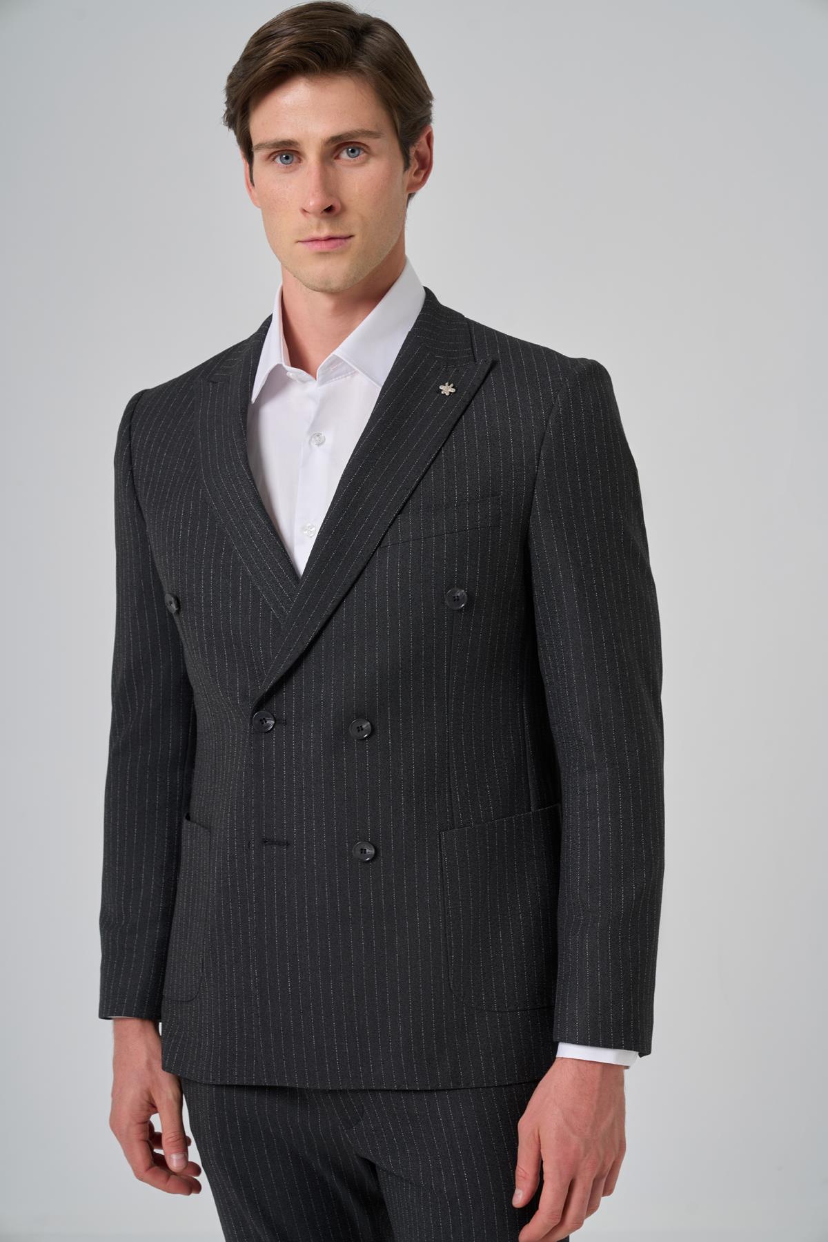 Morven Erkek Füme Poliviskon Trend Çizgili Slim Fit Sivri Yaka Kruvaze Takım Elbise