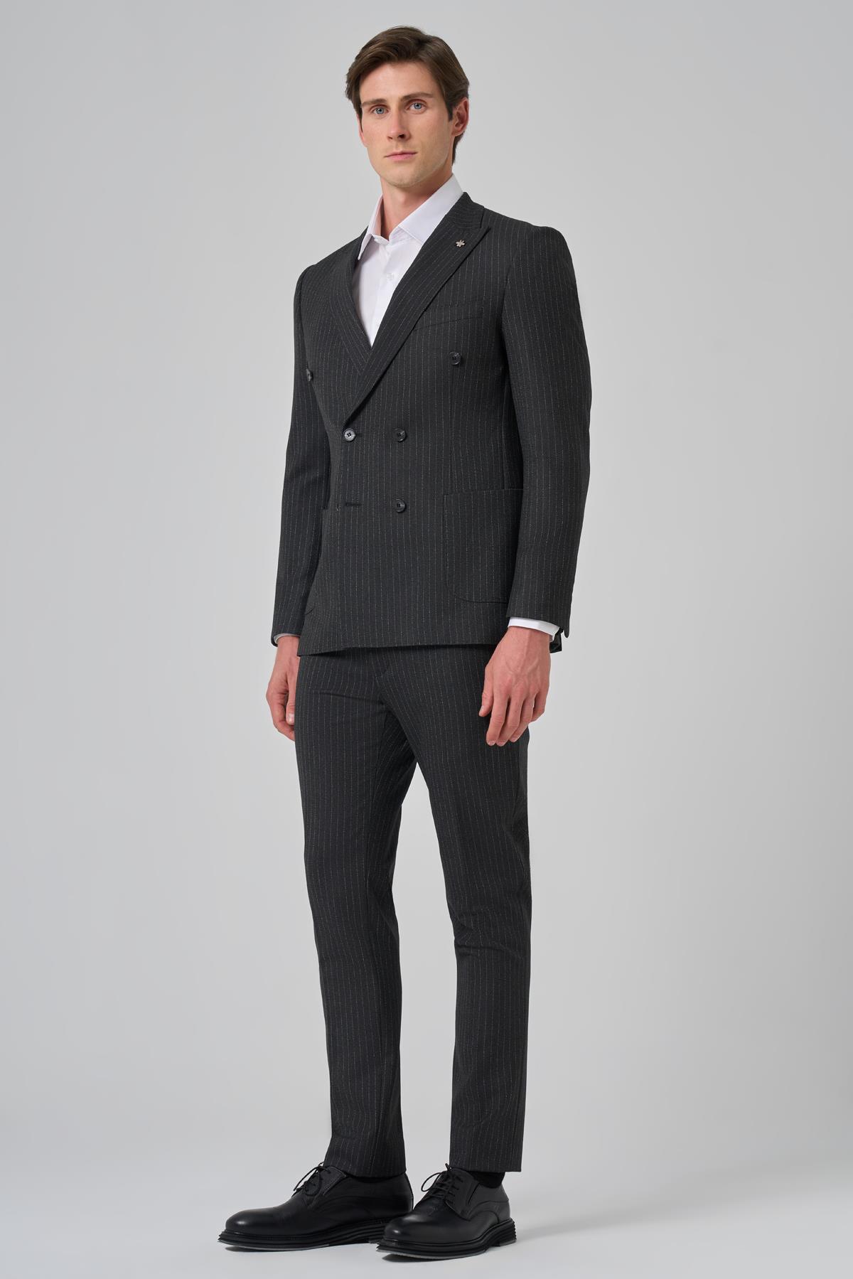 Morven Erkek Füme Poliviskon Trend Çizgili Slim Fit Sivri Yaka Kruvaze Takım Elbise