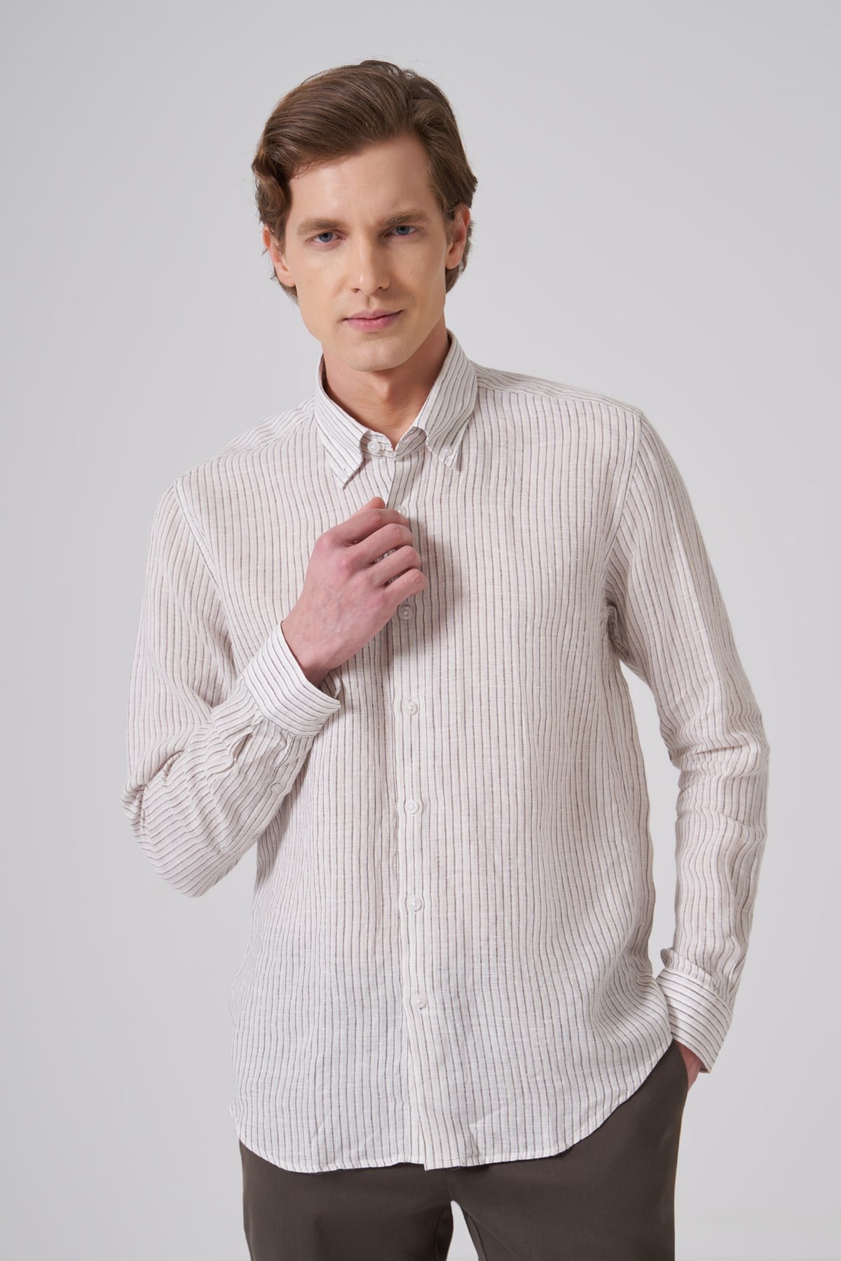 Morven Erkek KAHVE Keten Trend Çizgili Dynamic Fit Düğmeli Yaka Gömlek