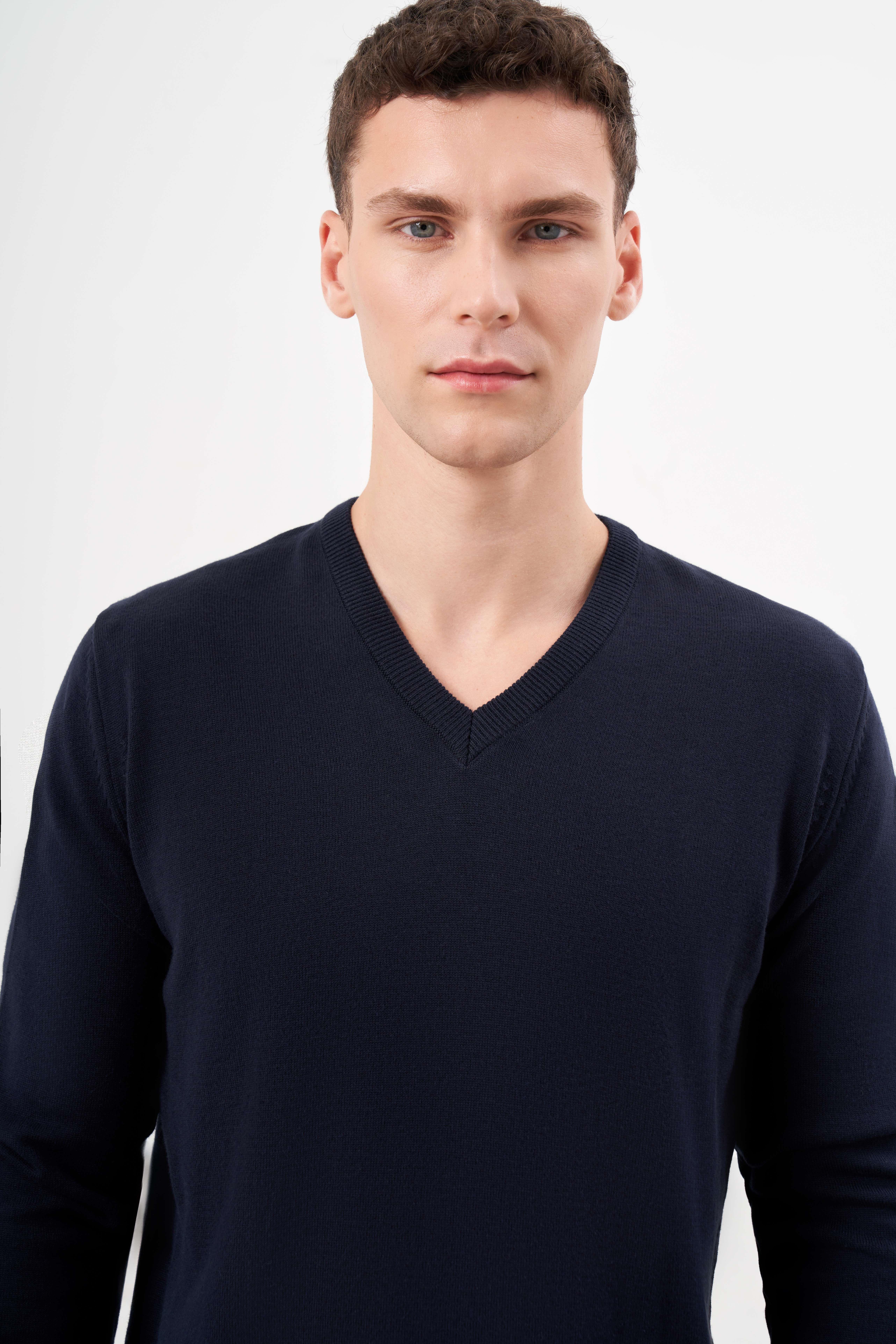 Morven Erkek Lacivert Basic V Yaka Dynamic Fit Rahat Kesim Triko