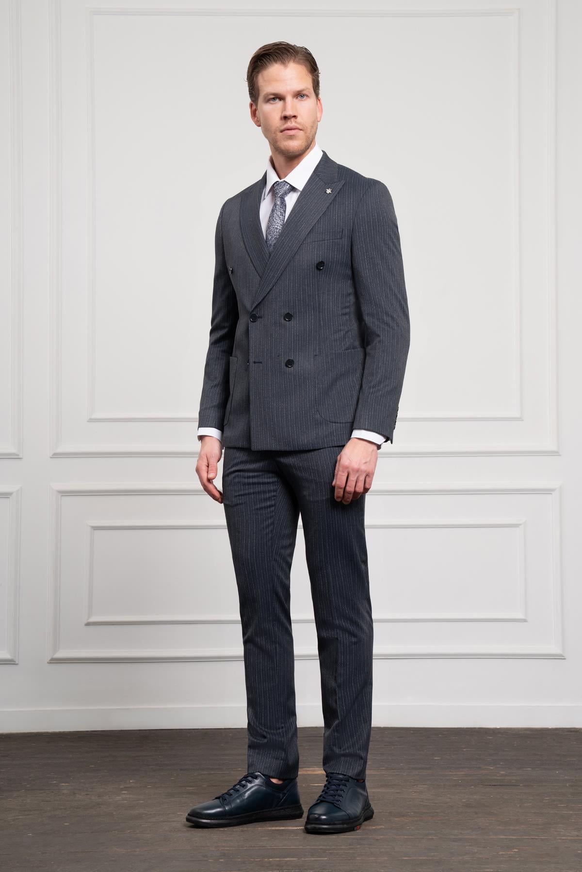 Morven Erkek Lacivert Trend Slim Fit Dar Kesim Sivri Yaka Kruvaze Takım Elbise