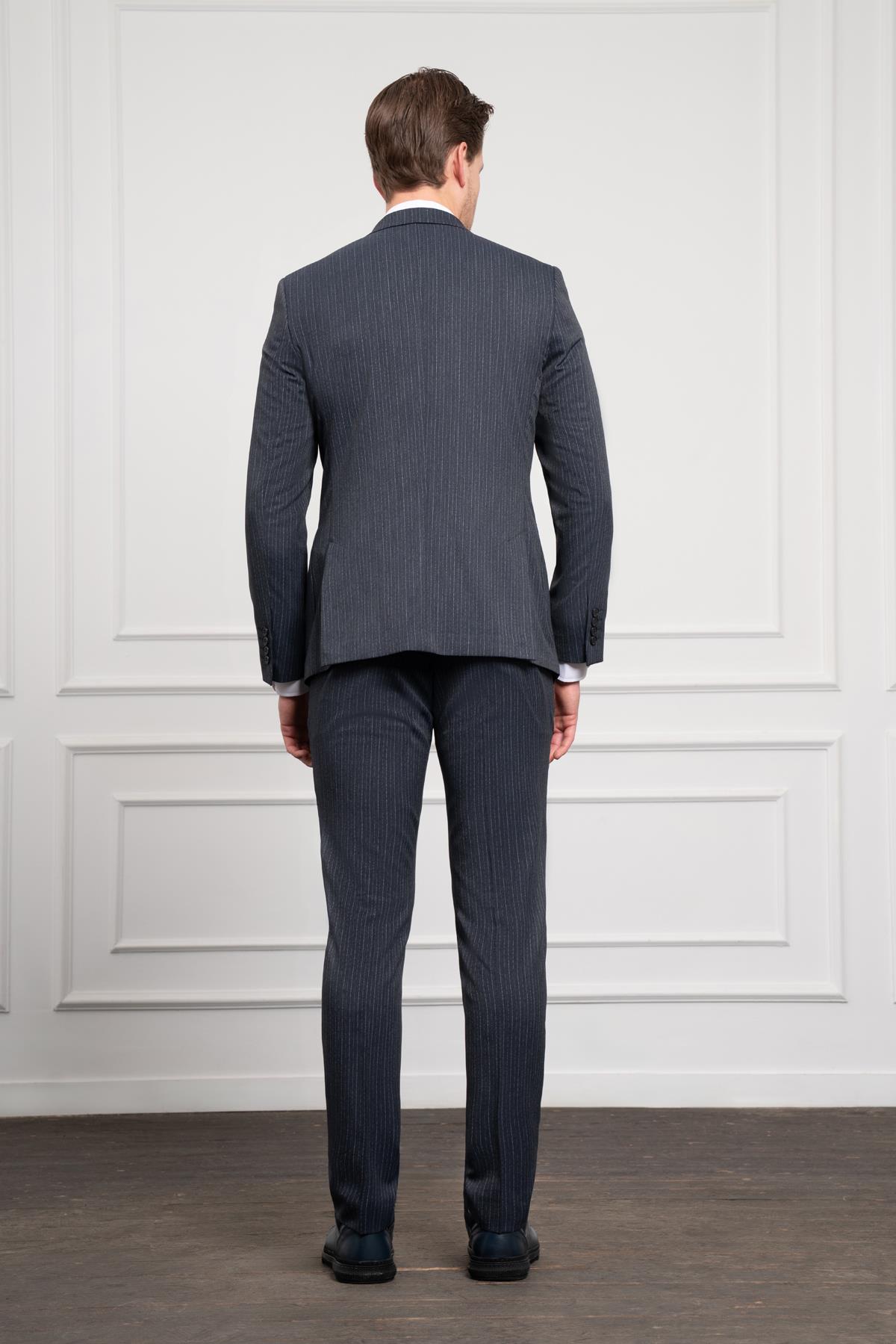 Morven Erkek Lacivert Trend Slim Fit Dar Kesim Sivri Yaka Kruvaze Takım Elbise