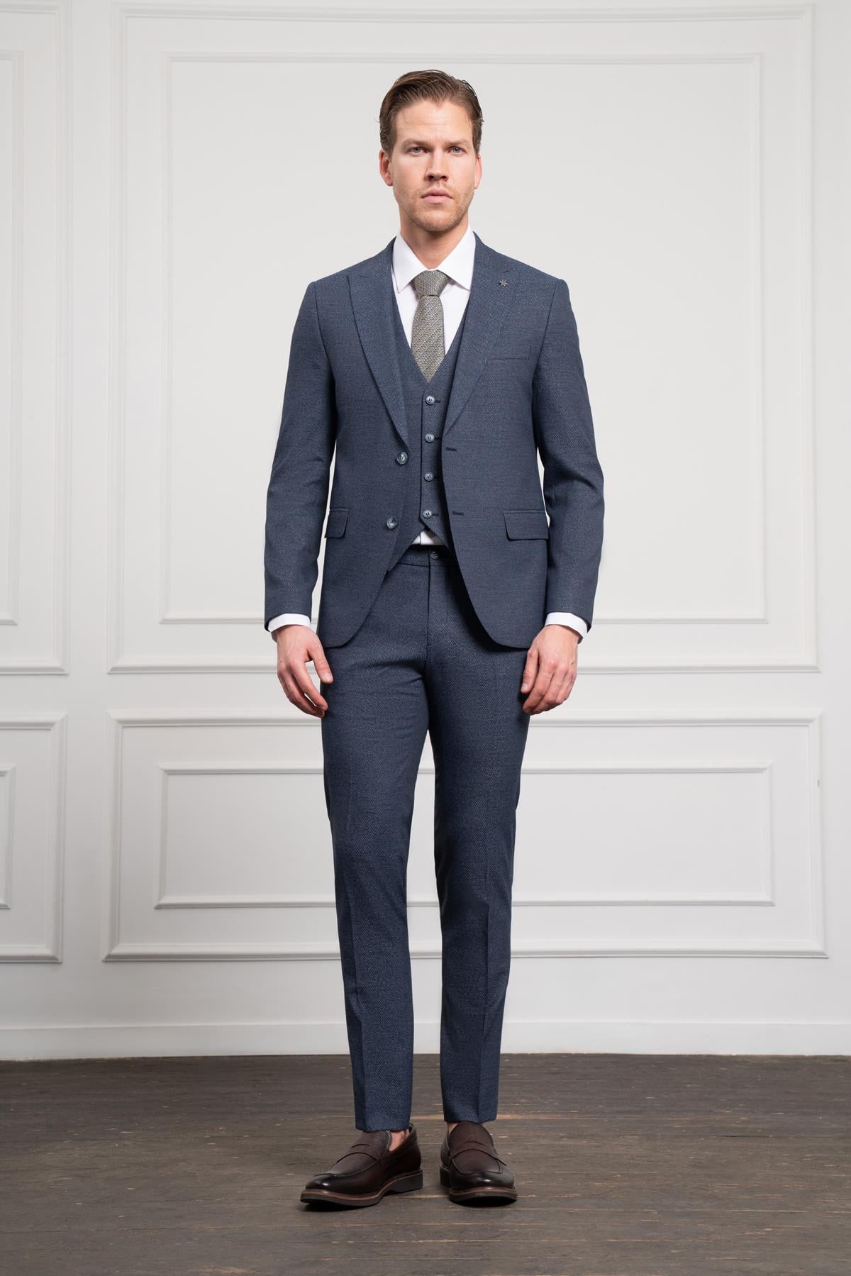 Morven Erkek Lacivert Trend Slim Fit Sivri Yaka Takım Elbise