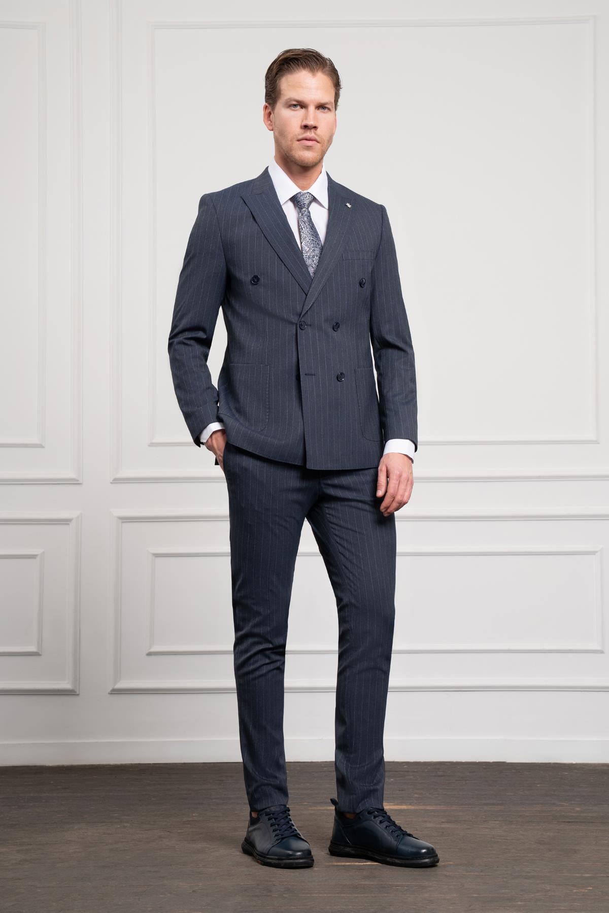 Morven Erkek Lacivert Trend Slim Fit Sivri Yaka Kruvaze Takım Elbise
