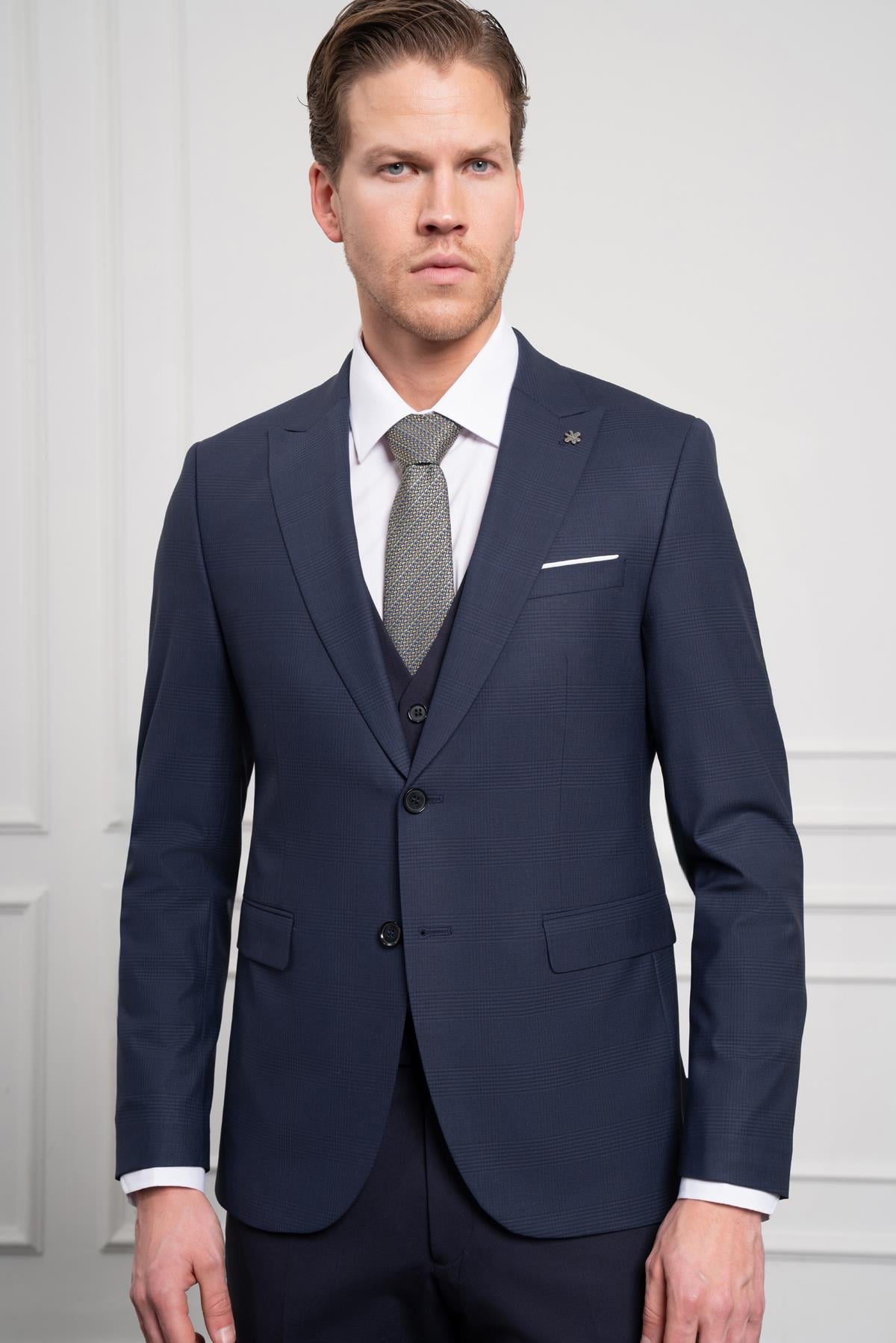 Morven Erkek Lacivert Trend Yelekli Kombinli Yünlü Slim Fit Sivri Yaka Takım Elbise