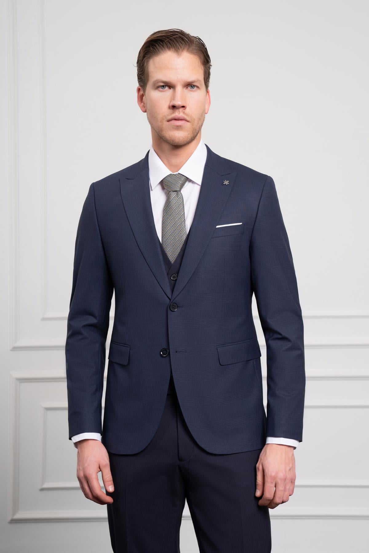 Morven Erkek Lacivert Trend Yelekli Kombinli Yünlü Slim Fit Sivri Yaka Takım Elbise