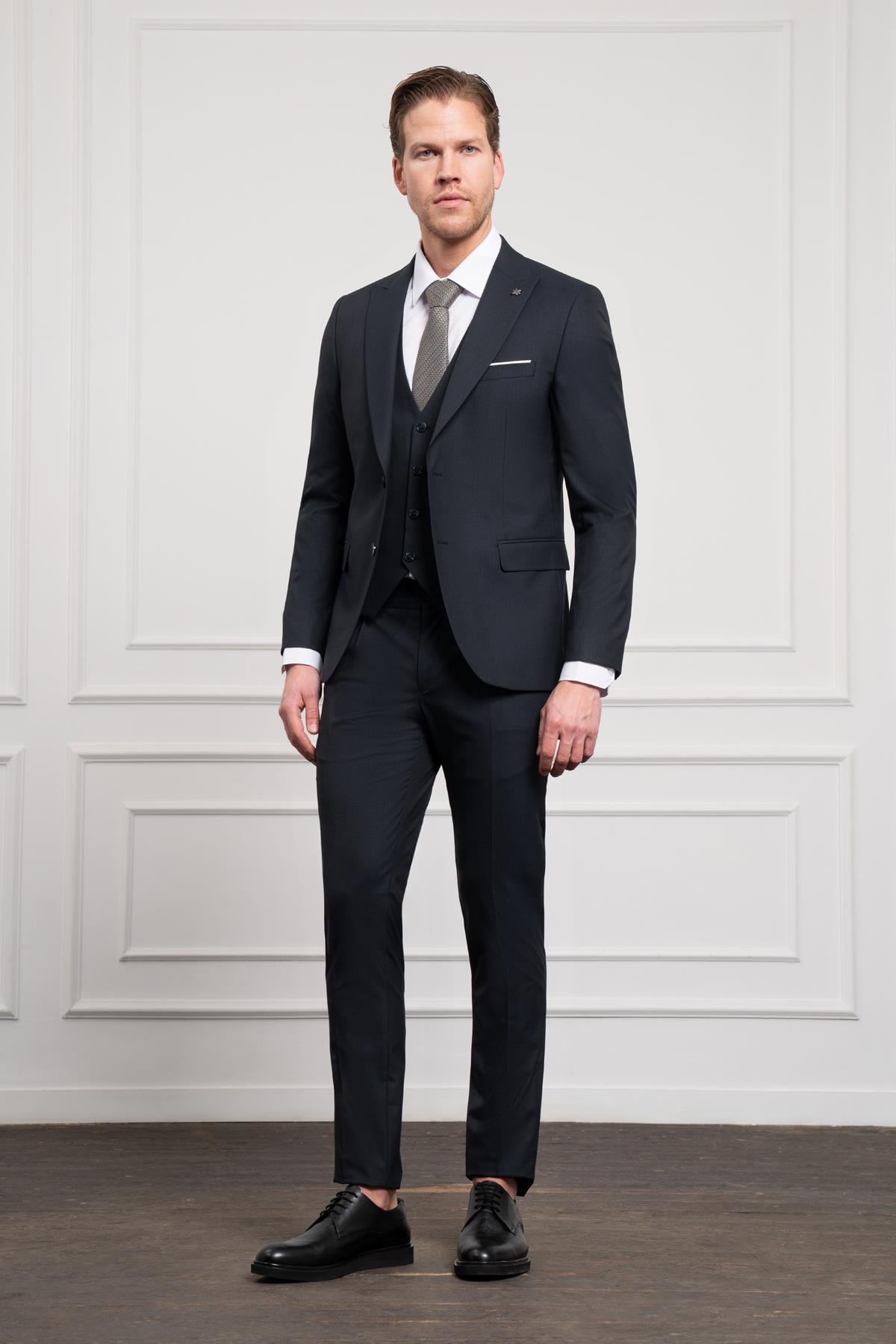 Morven Erkek Lacivert Trend Yelekli Slim Fit Dar Kesim Sivri Yaka Takım Elbise